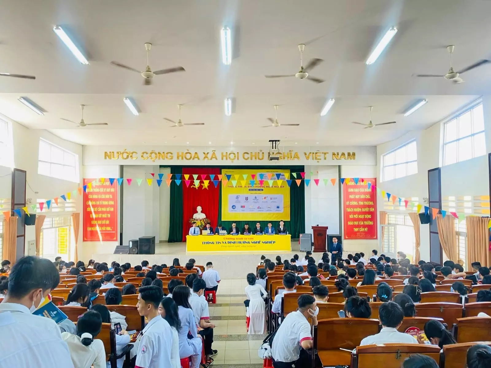 DHV - Trường Đại Học Hùng Vương TPHCM