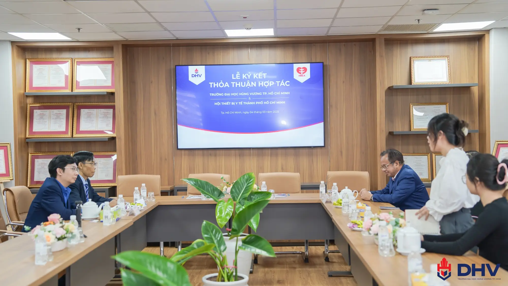 Lễ ký kết Biên bản ghi nhớ hợp tác (MOU) giữa Trường Đại học Hùng Vương TP.HCM (DHV) và Hội Thiết bị Y tế TP.HCM.