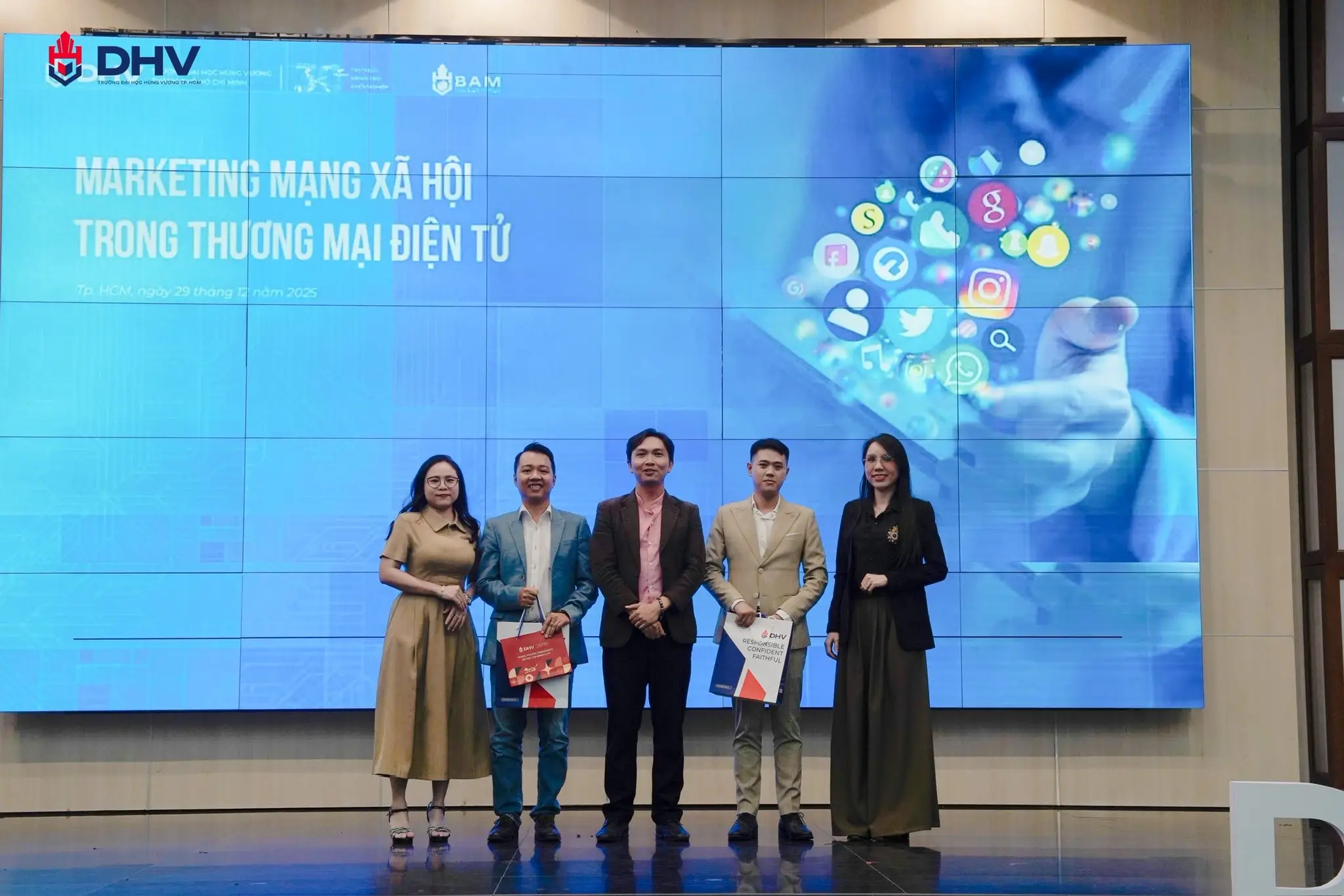 DHV - Trường Đại Học Hùng Vương TPHCM