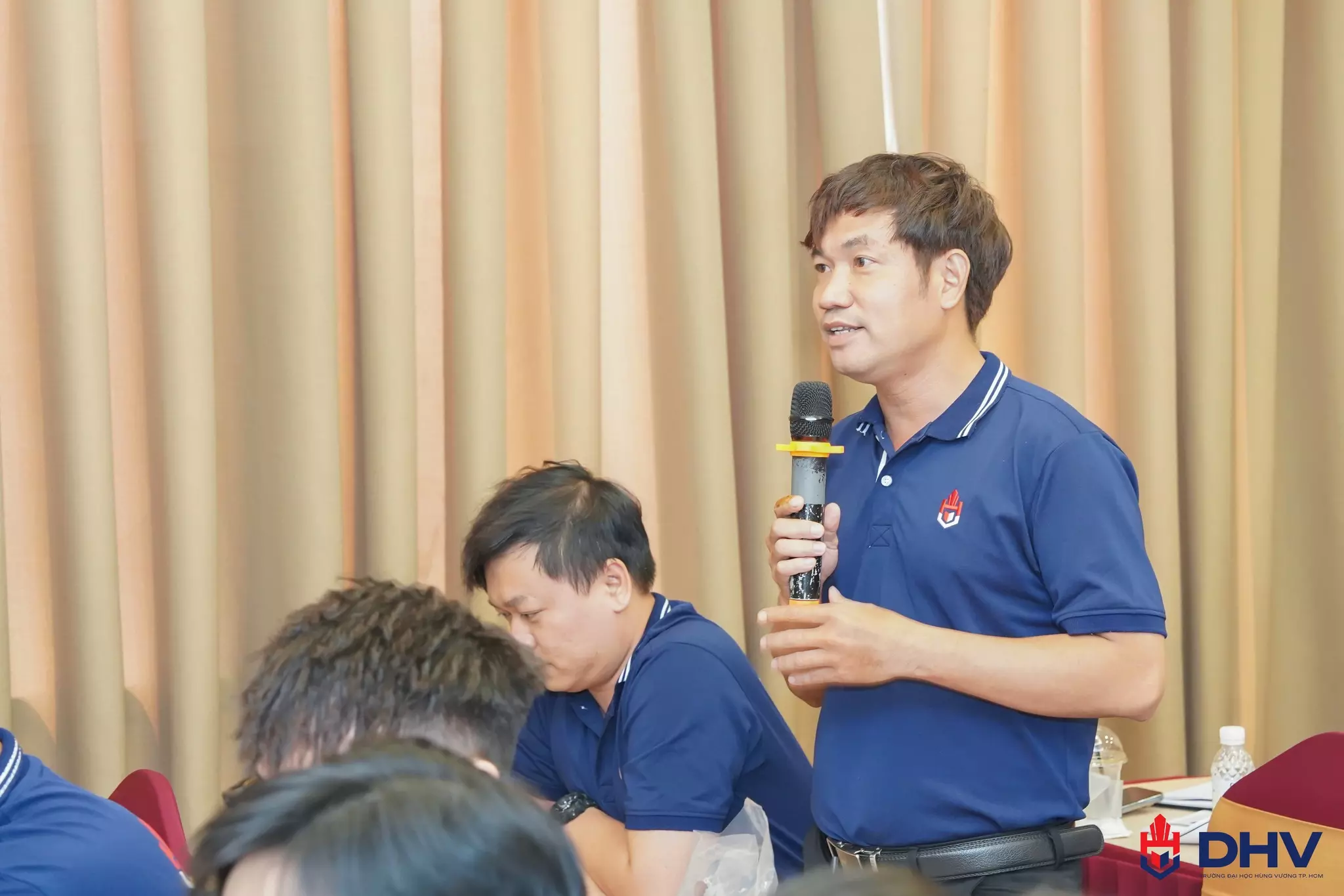 Giảng viên thảo luận về chuyển đổi số định hướng khởi nghiệp