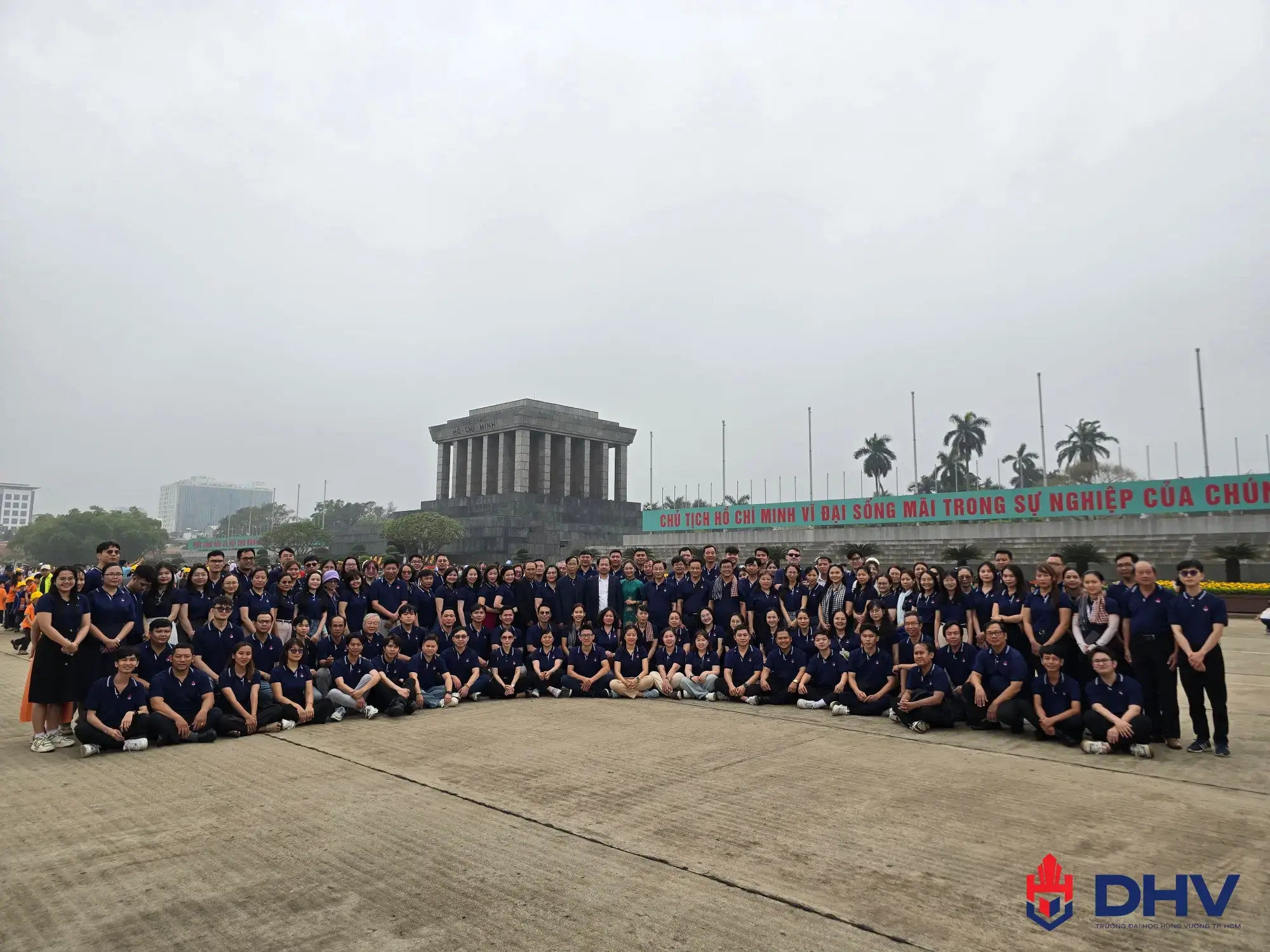 A poignant moment as the DHV family gathered in front of the National Assembly Building, paying solemn respect before the Mausoleum of President Ho Chi Minh.