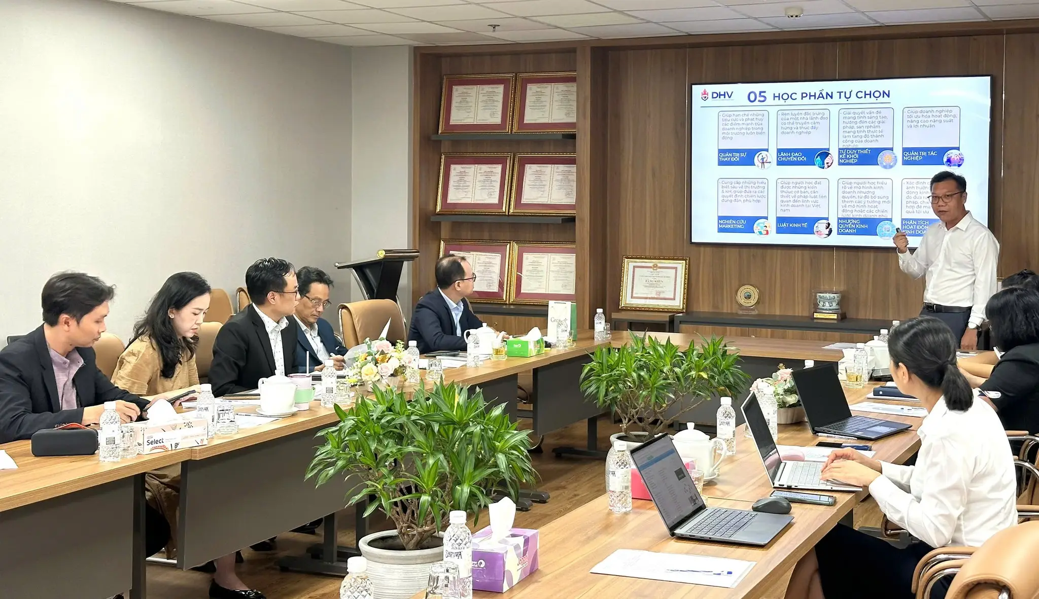 DHV - Trường Đại Học Hùng Vương TPHCM