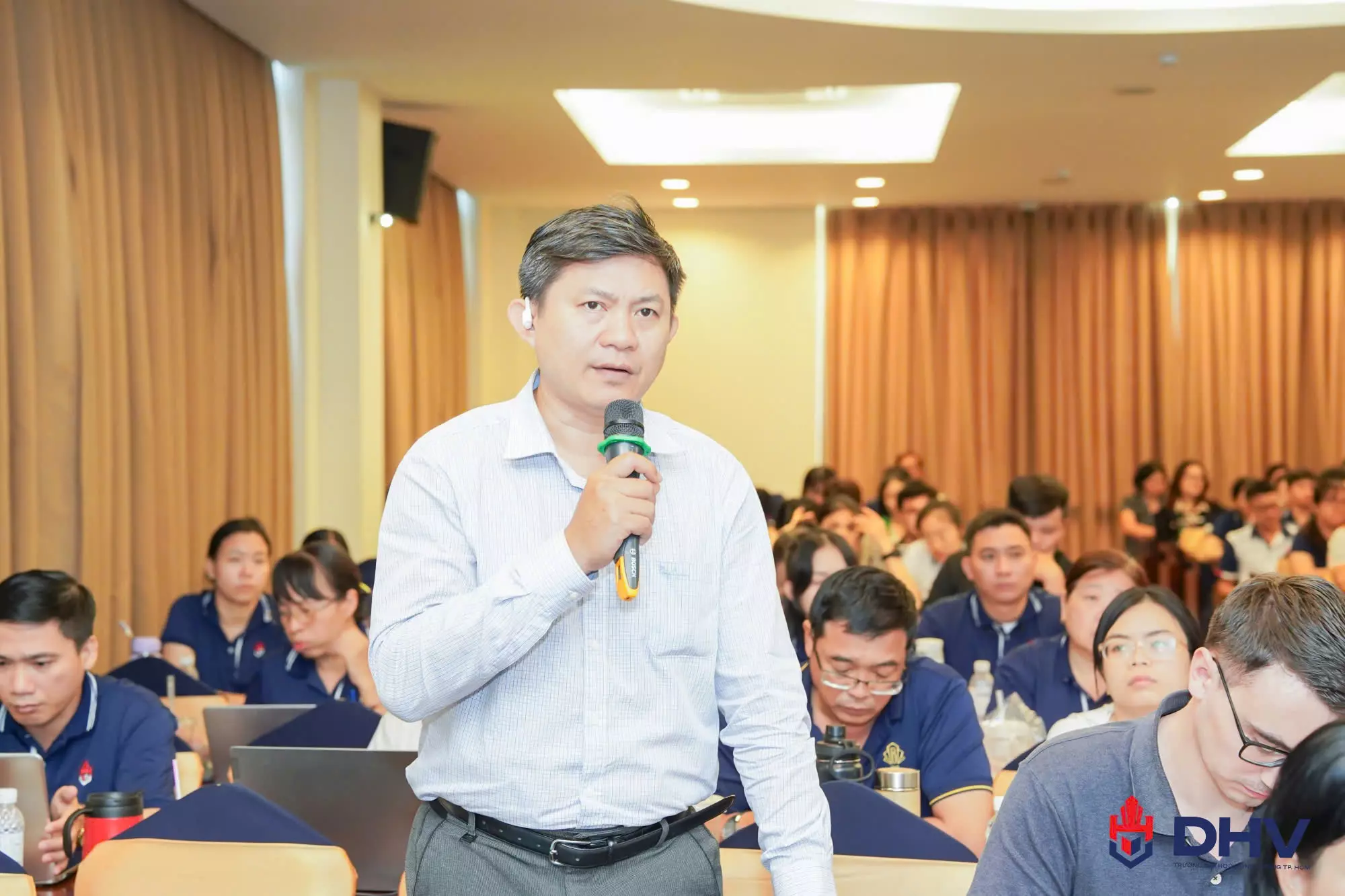 Giảng viên DHV đặt câu hỏi và chia sẻ ý tưởng khởi nghiệp
