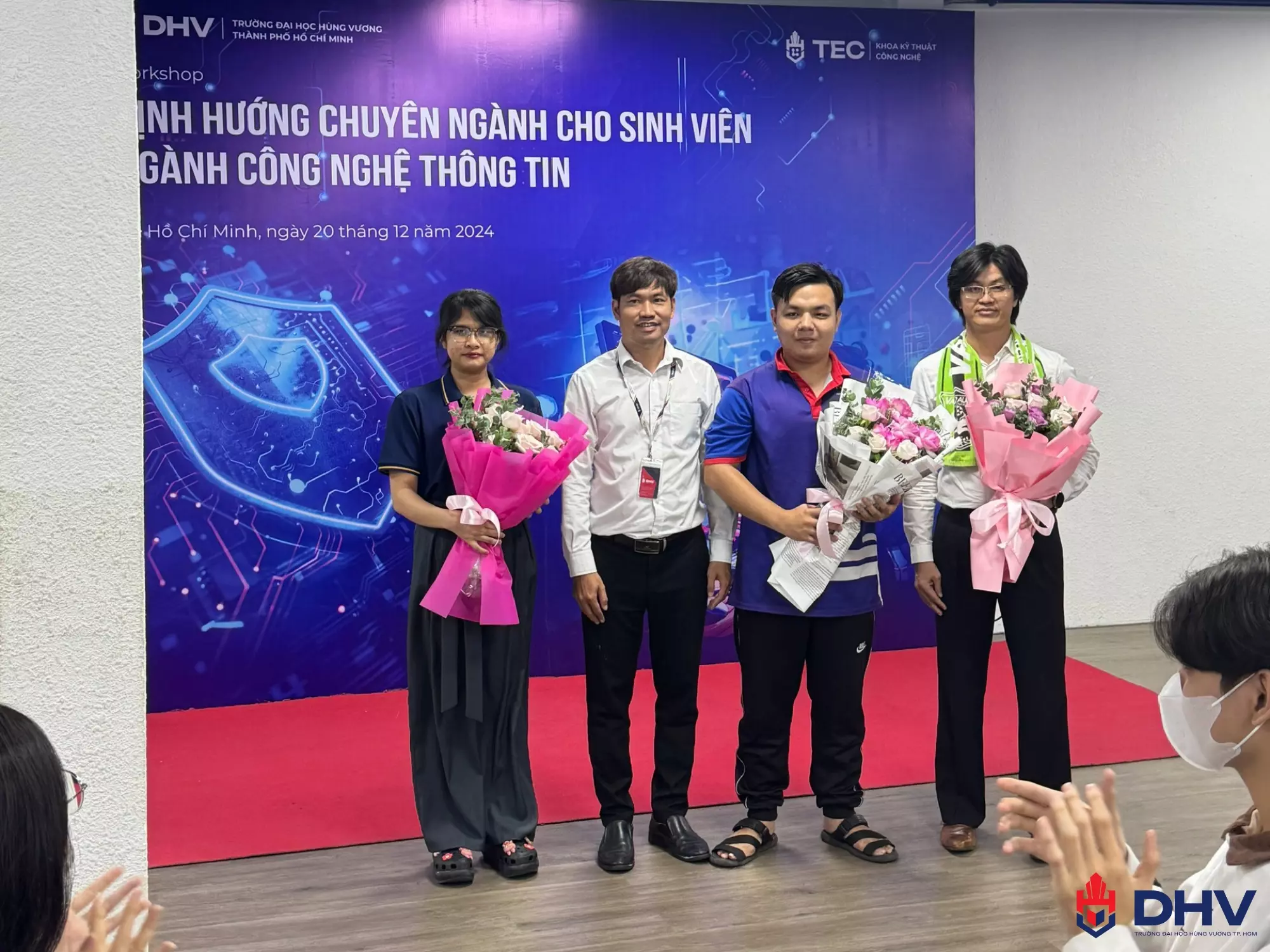 Lãnh Đạo Khoa gửi lời cảm ơn đến Ông Trịnh Trúc Linh đã chia sẻ tại buổi worshop
