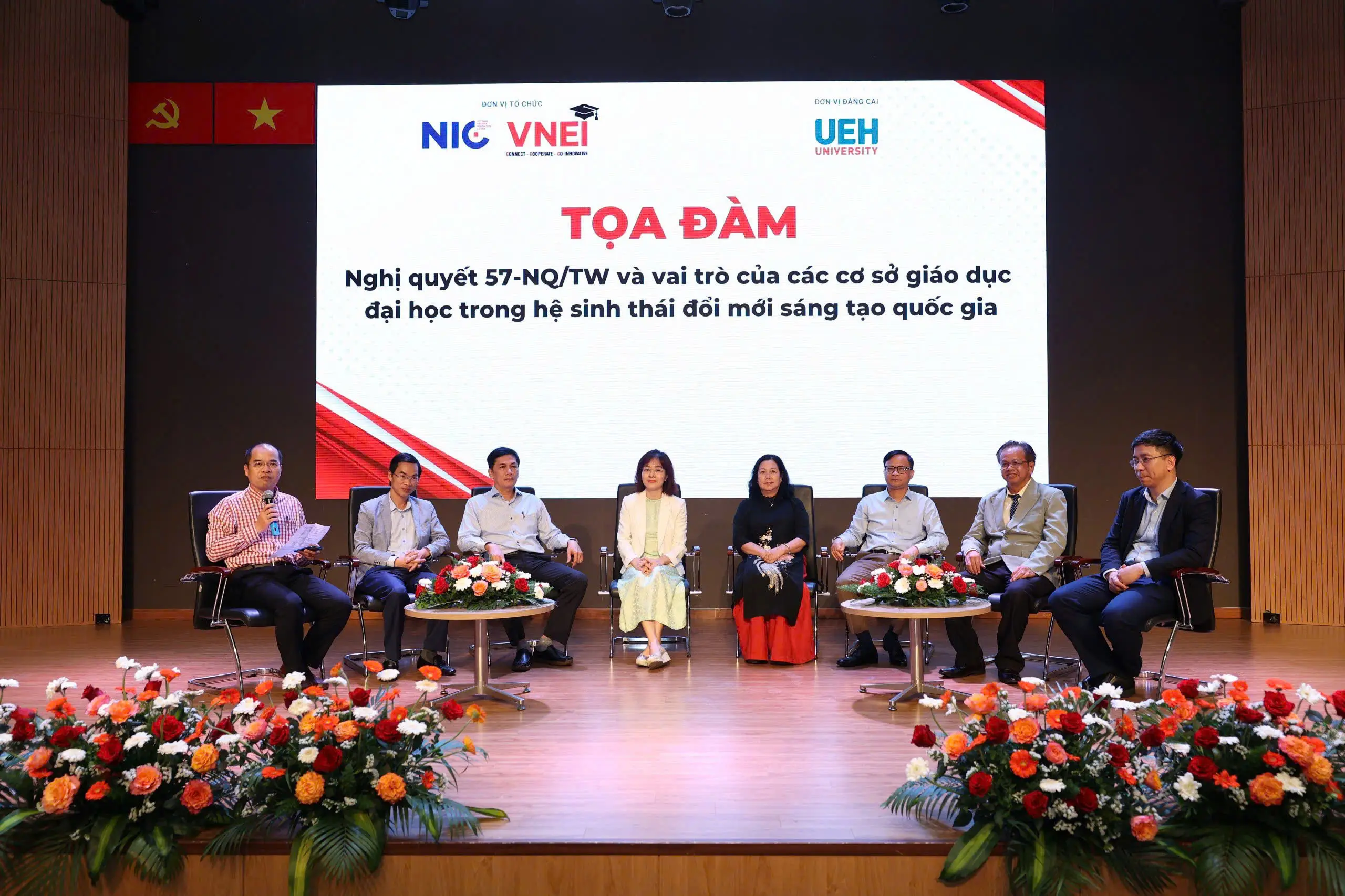 Các chuyên gia đã đưa ra những trao đổi, thảo luận để làm rõ về vai trò chiến lược của khối giáo dục đại học trong triển khai hiệu quả Nghị quyết 57/NQ-TW.