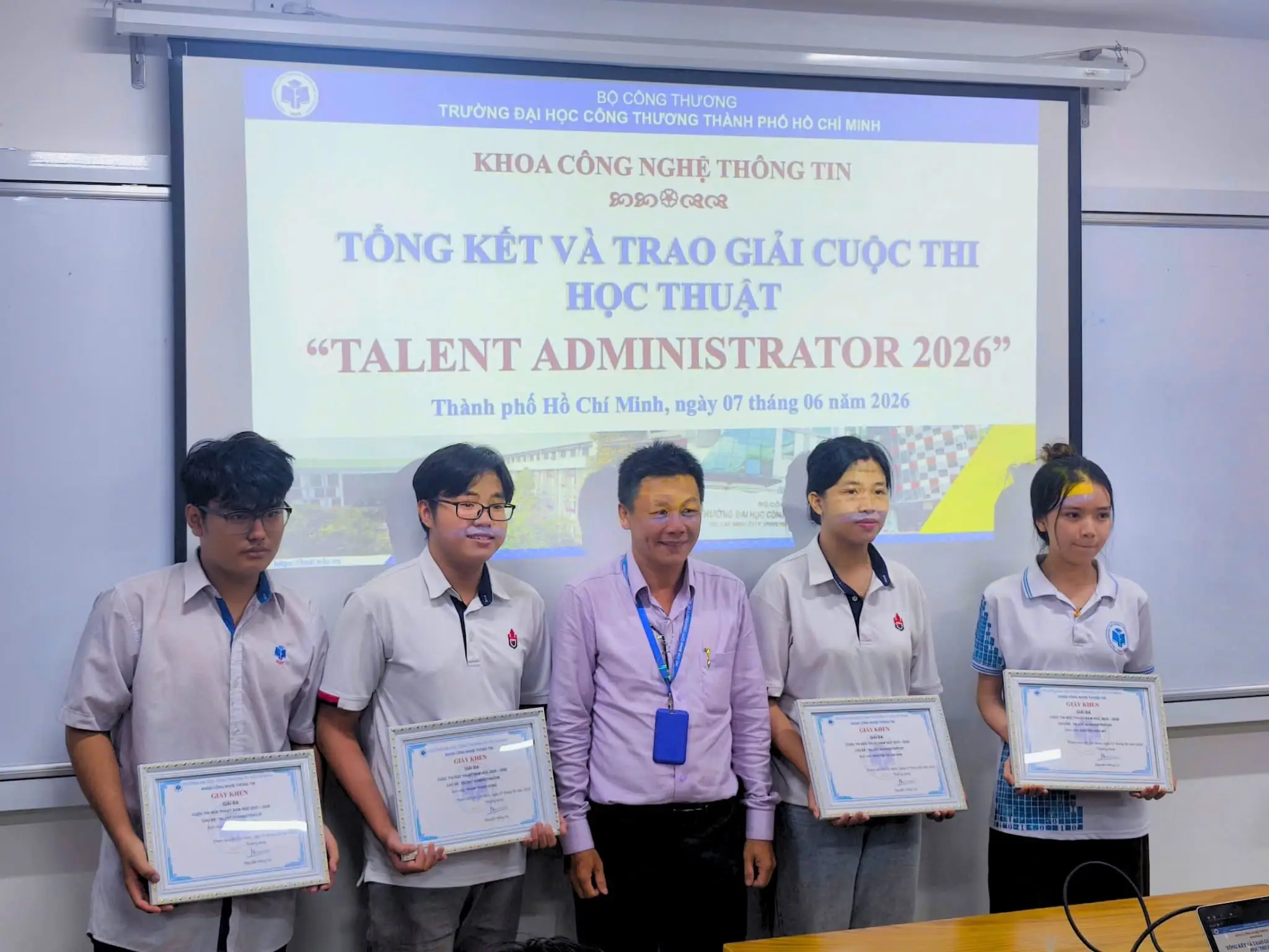 DHV - Trường Đại Học Hùng Vương TPHCM