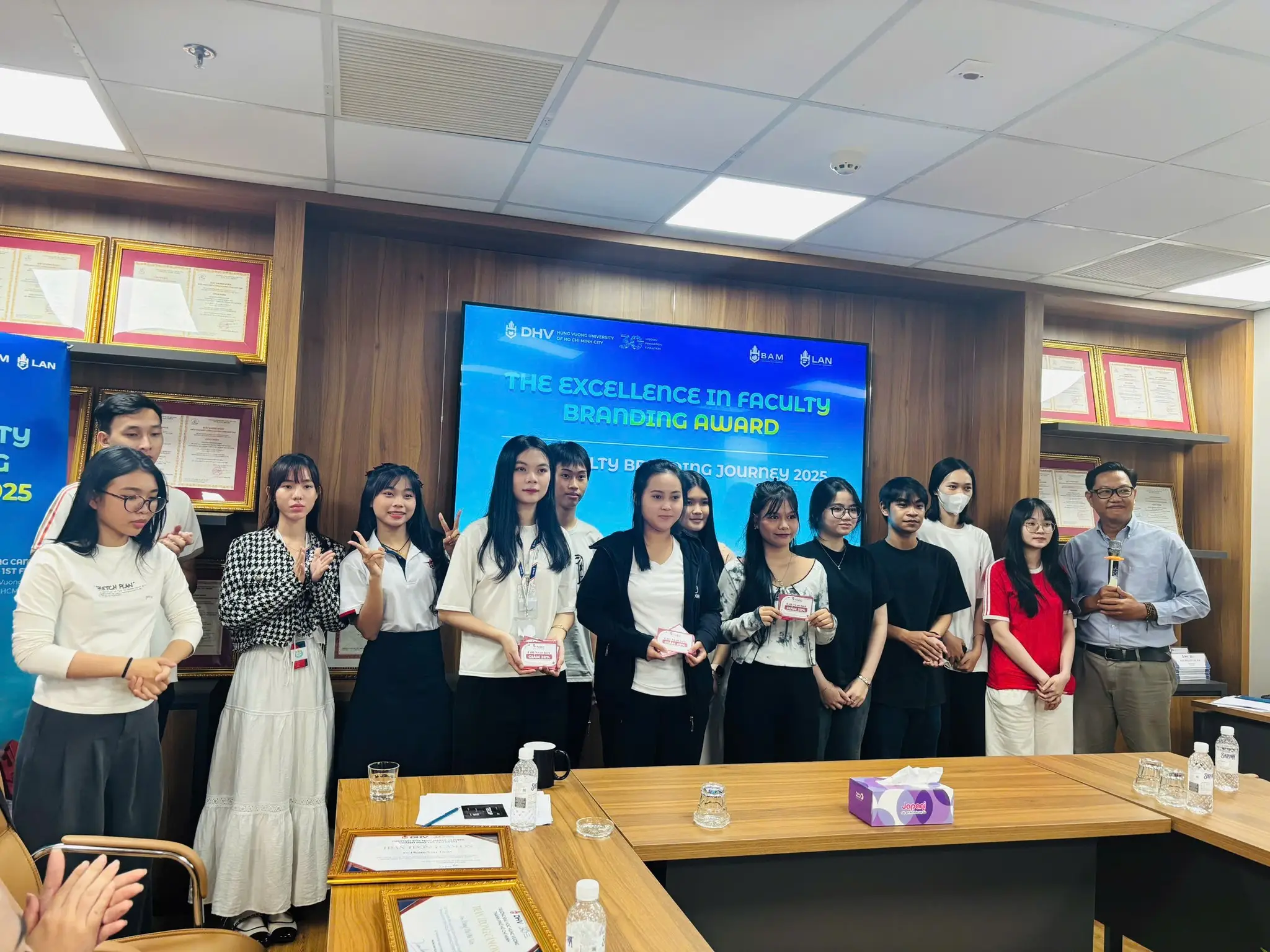 DHV - Trường Đại Học Hùng Vương TPHCM