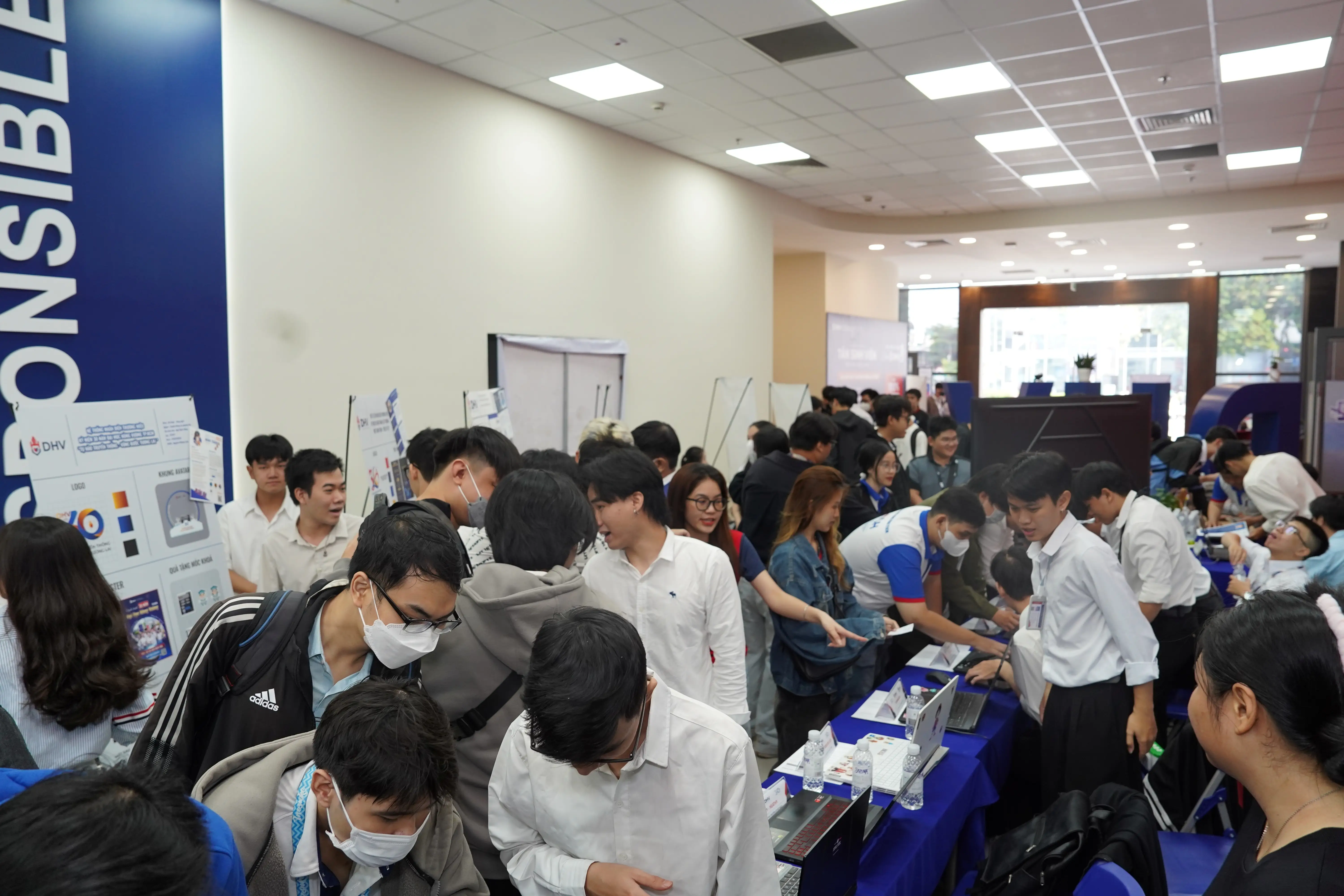 DHV - Trường Đại Học Hùng Vương TPHCM