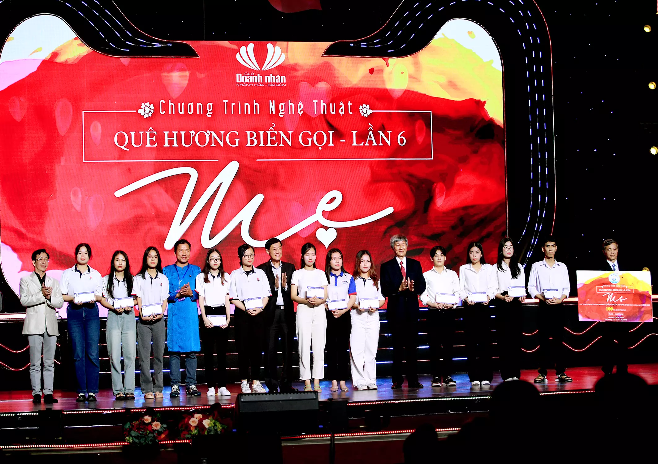 Sinh viên Trường Đại học Hùng Vương TP.HCM - DHV nhận học bổng