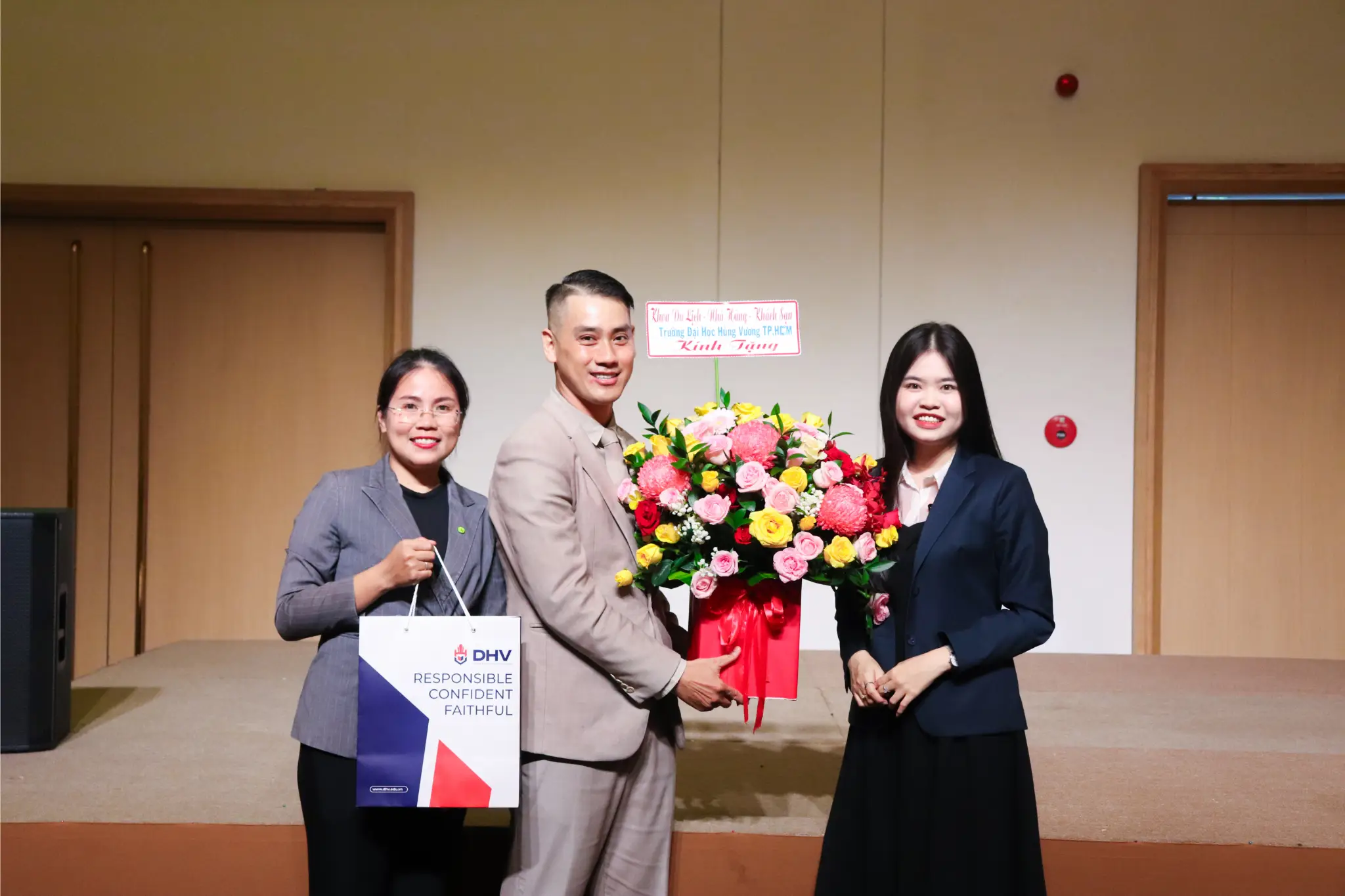 DHV - Trường Đại Học Hùng Vương TPHCM