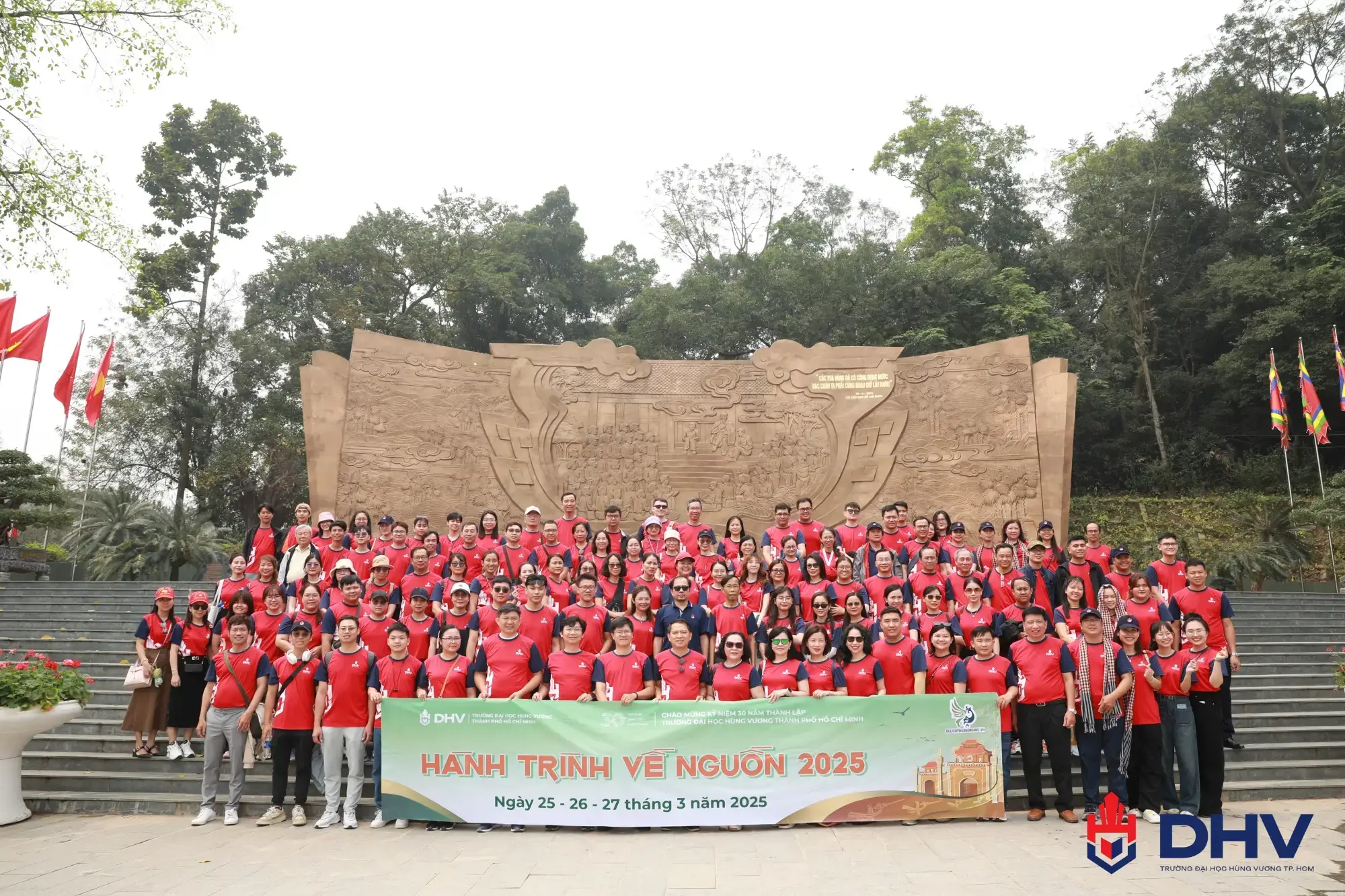 The first stop on the journey was the Hung Kings Temple Complex, a sacred site that preserves the legacy of the Hung Kings – the legendary founders of the Vietnamese nation.