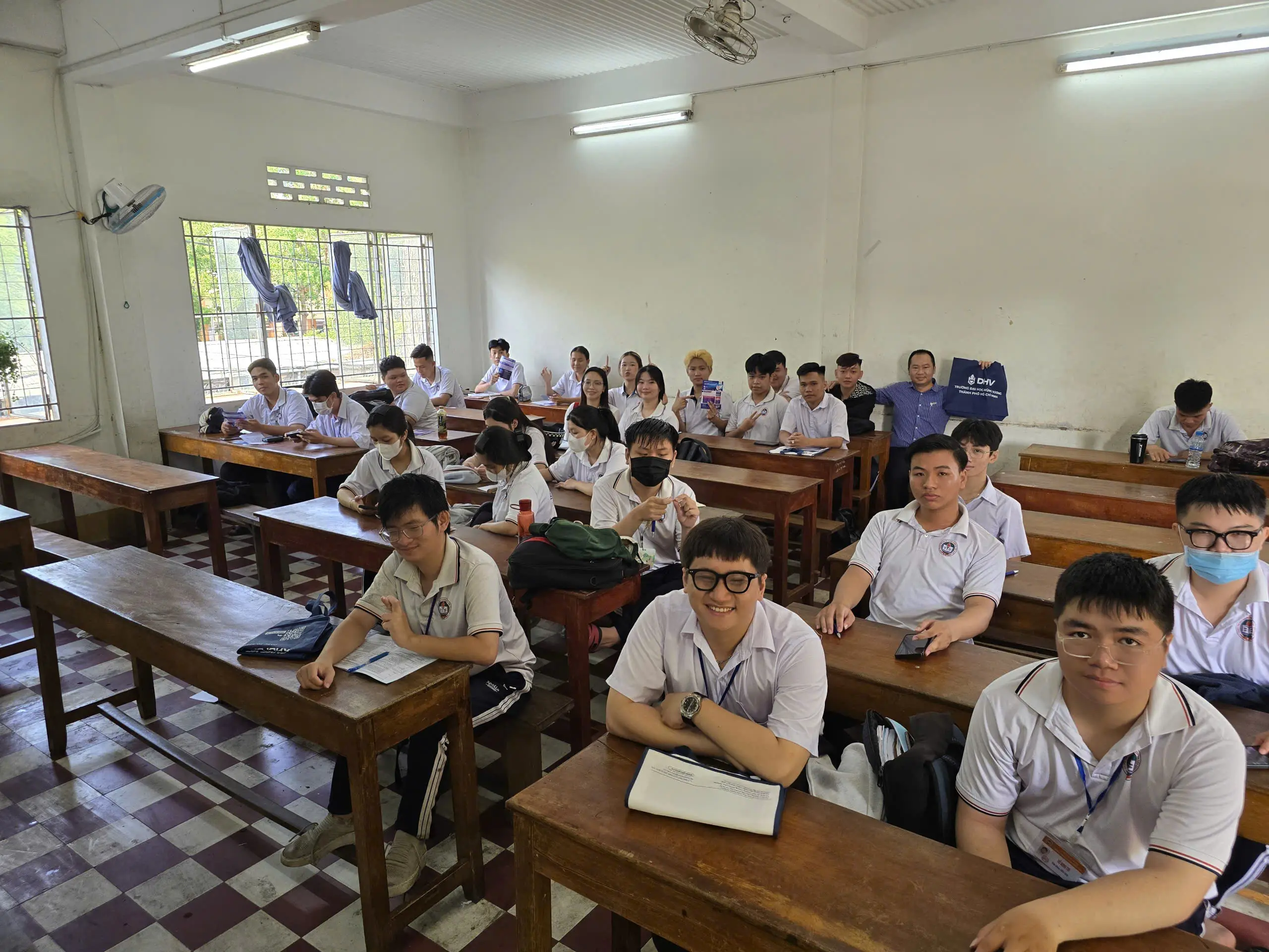 DHV - Trường Đại Học Hùng Vương TPHCM