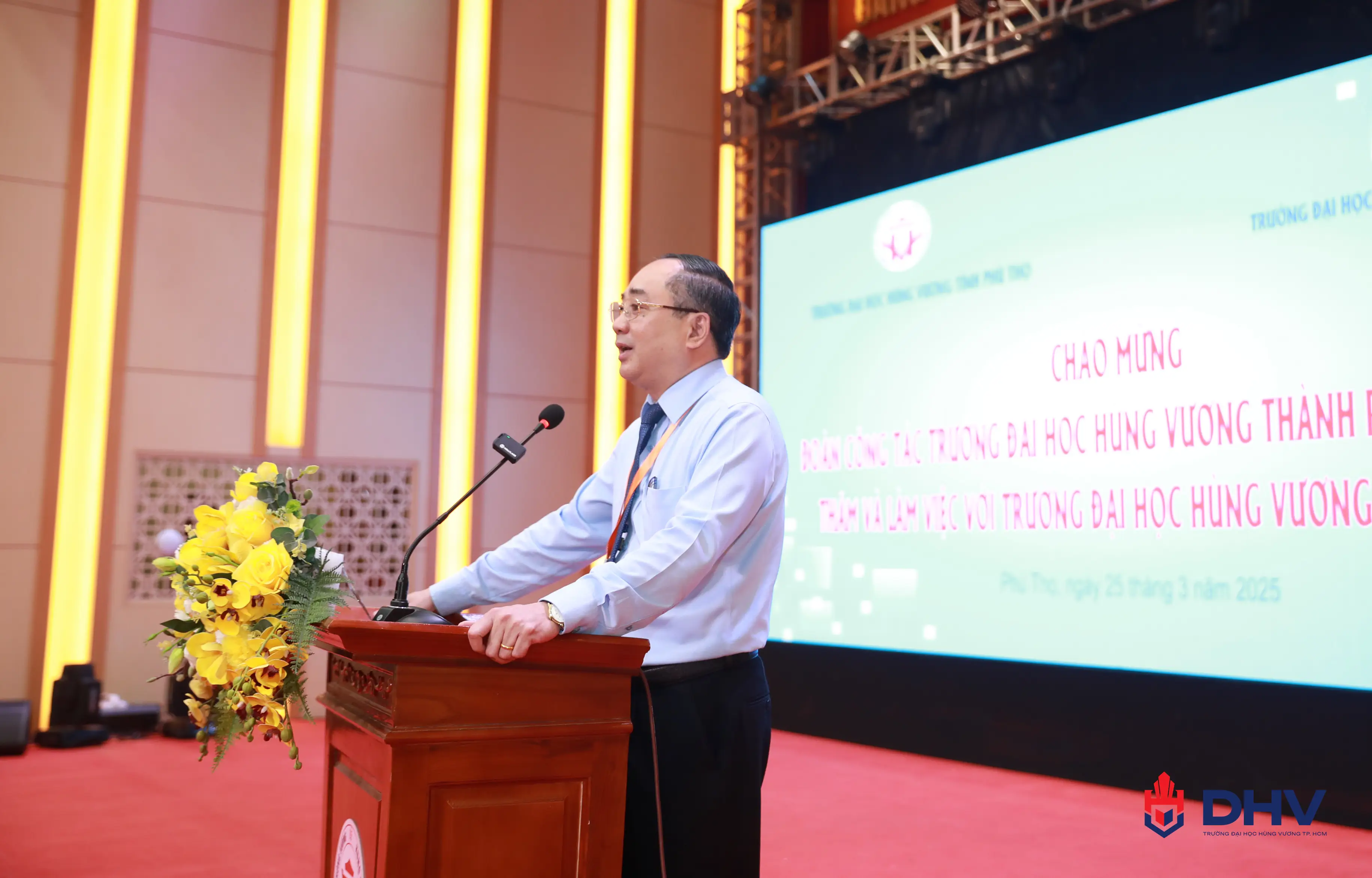 TS. Đỗ Khắc Thanh - Hiệu trưởng Trường Đại học Hùng Vương tỉnh Phú Thọ phát biểu chào mừng đoàn công tác DHV.