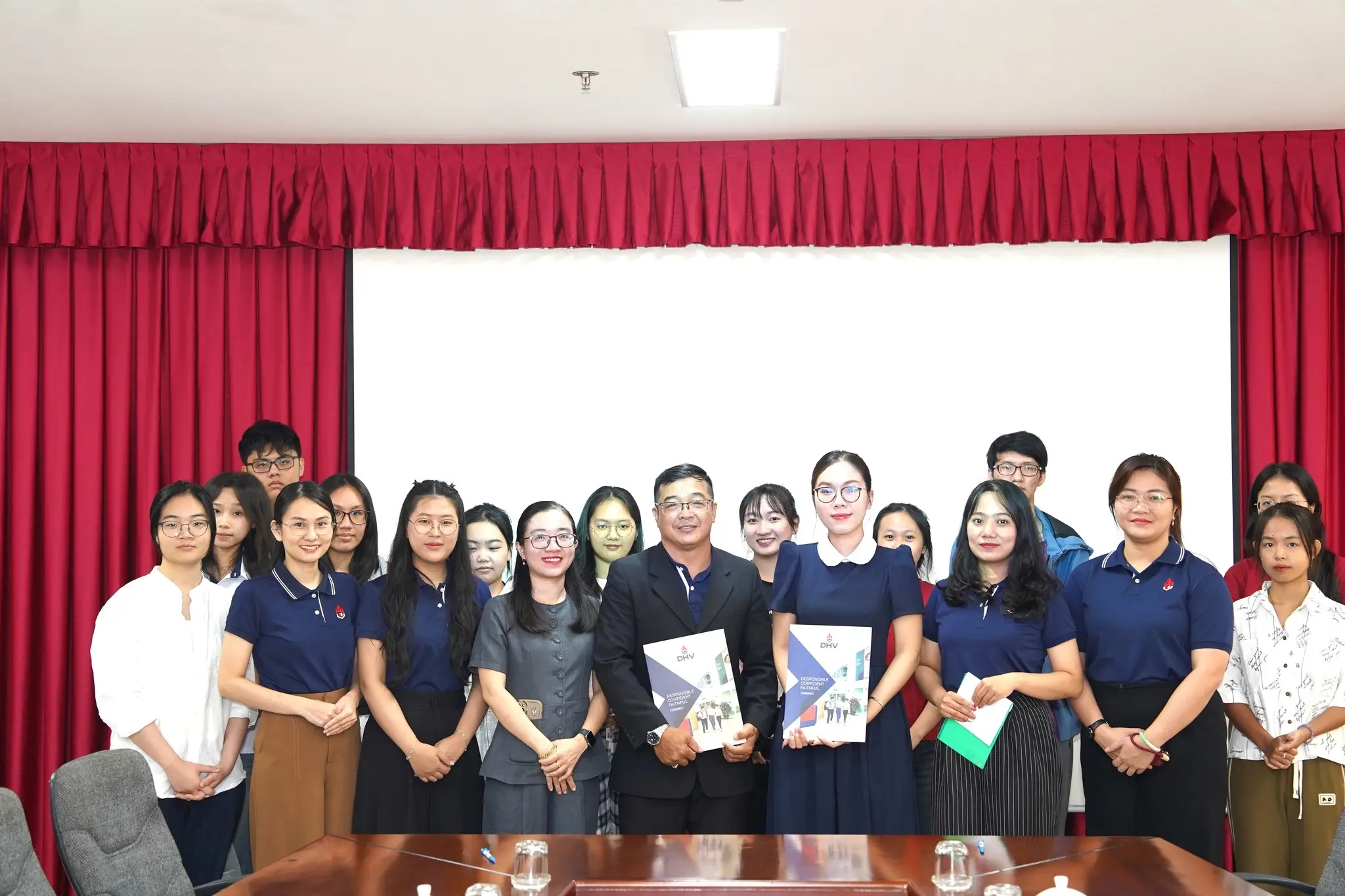 DHV - Trường Đại Học Hùng Vương TPHCM