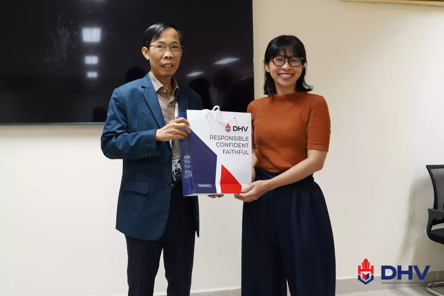 DHV - Trường Đại Học Hùng Vương TPHCM