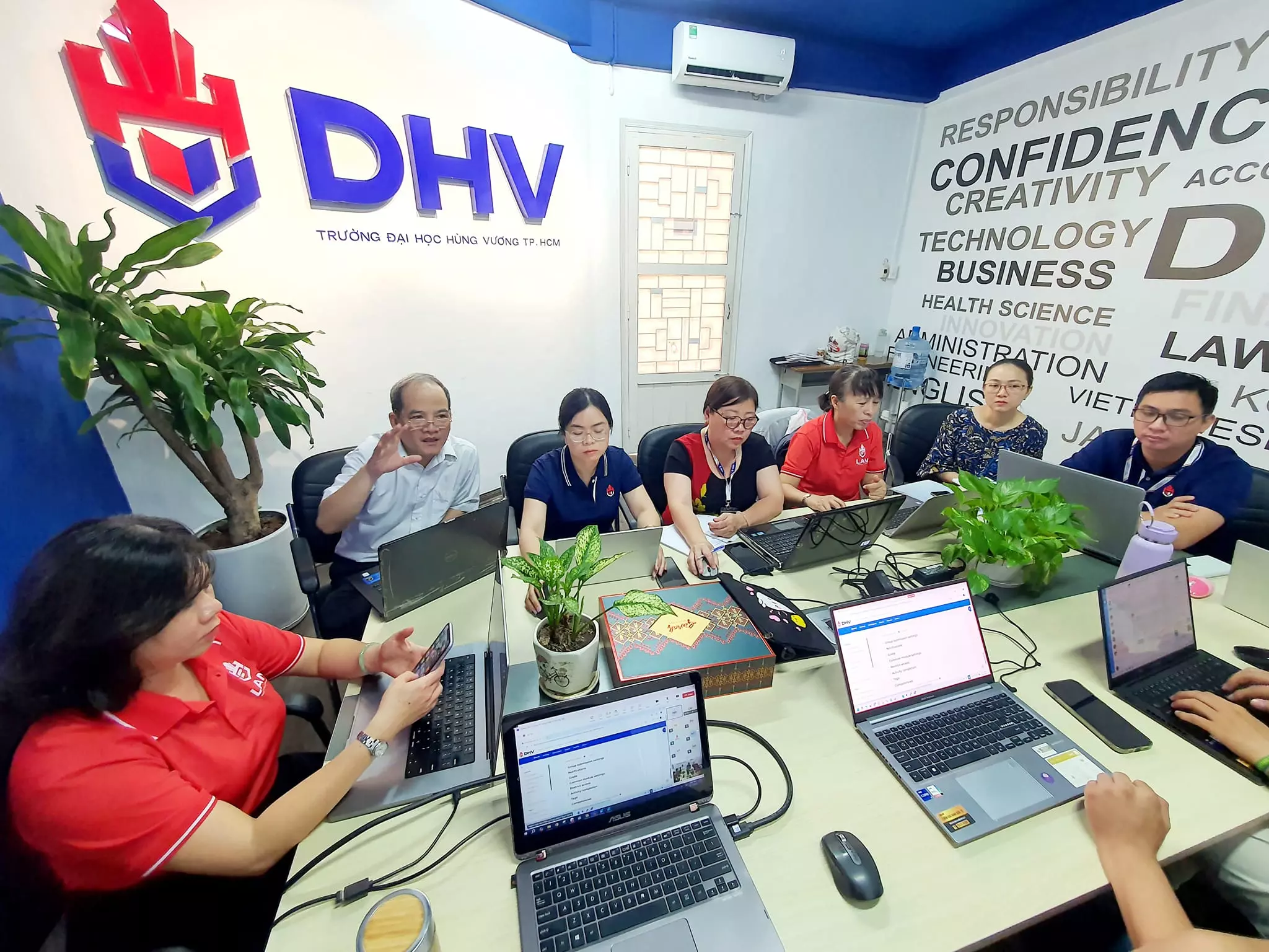 DHV - Trường Đại Học Hùng Vương TPHCM