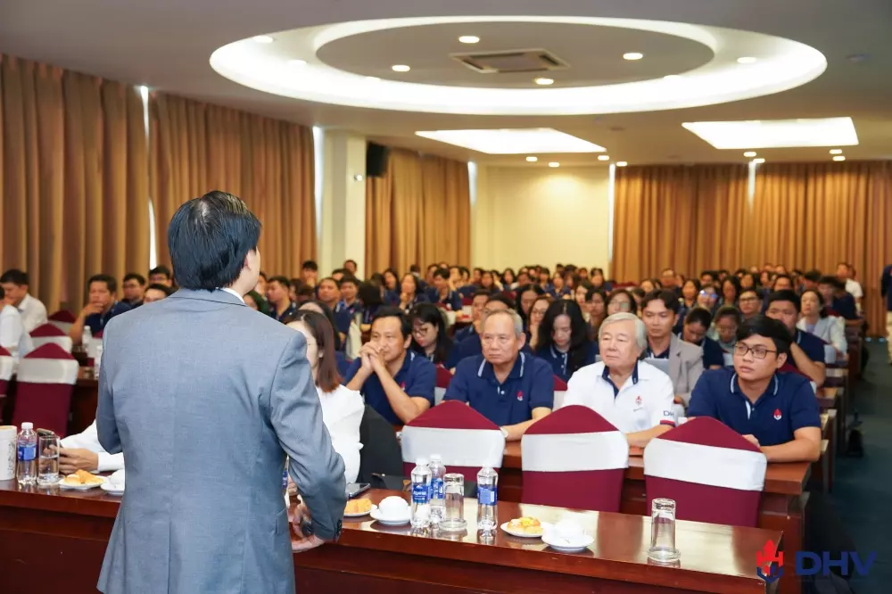 Lễ bế giảng chuyên đề sáng tạo và khởi nghiệp