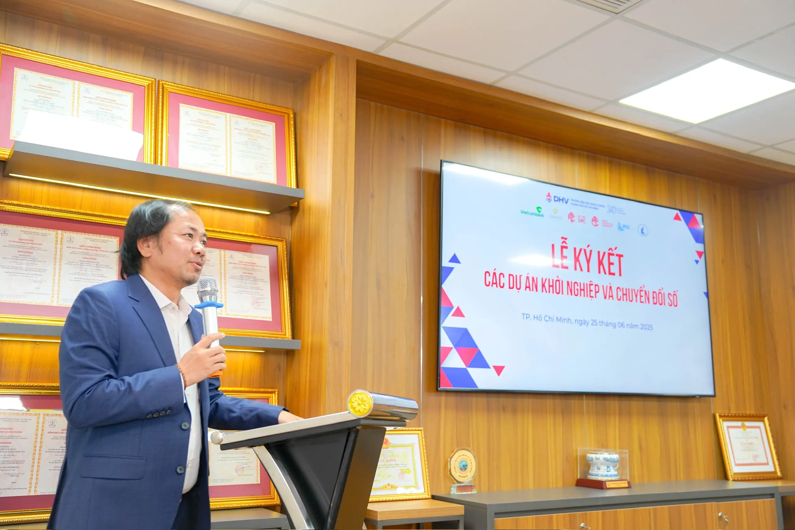 DHV - Trường Đại Học Hùng Vương TPHCM