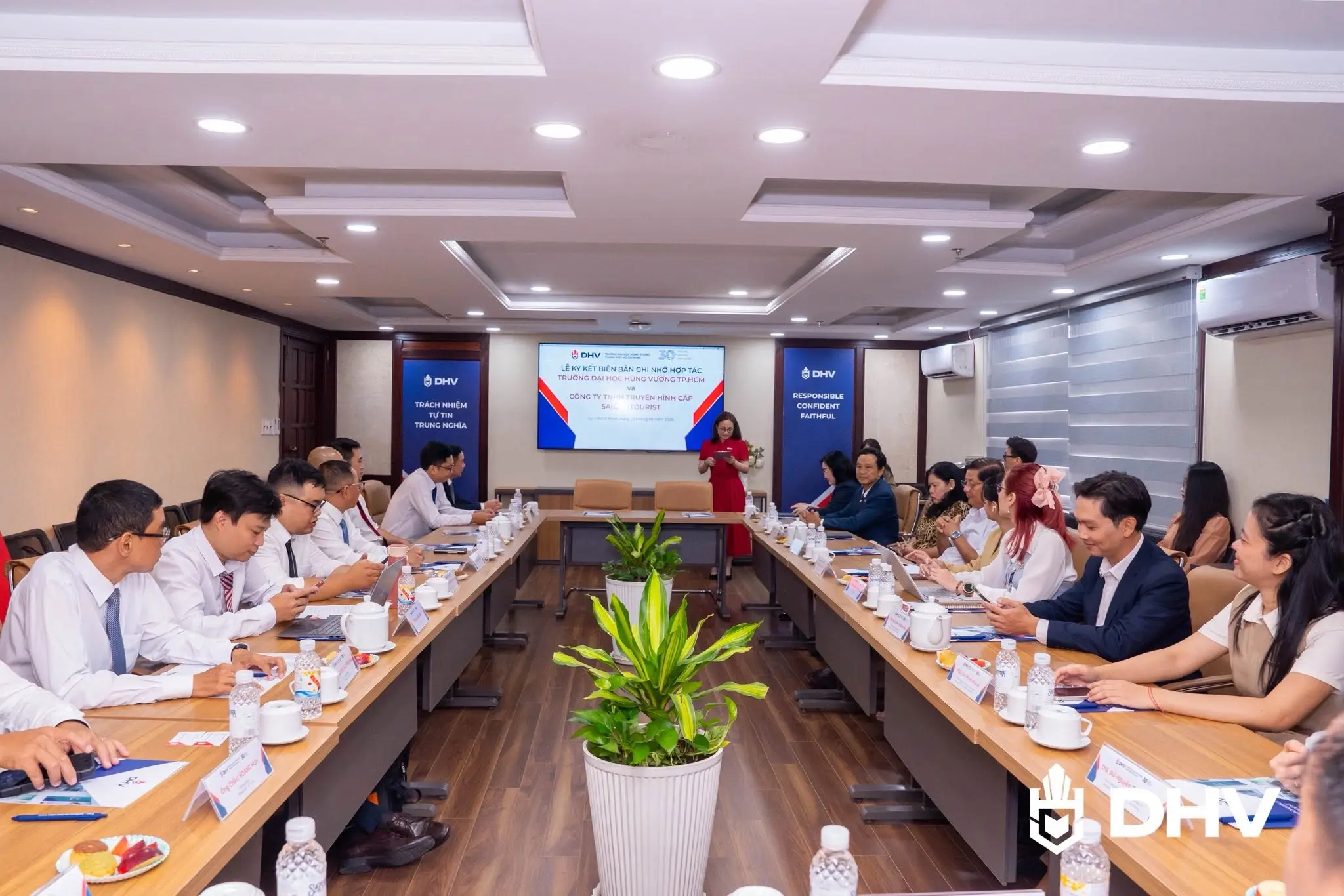 DHV - Trường Đại Học Hùng Vương TPHCM