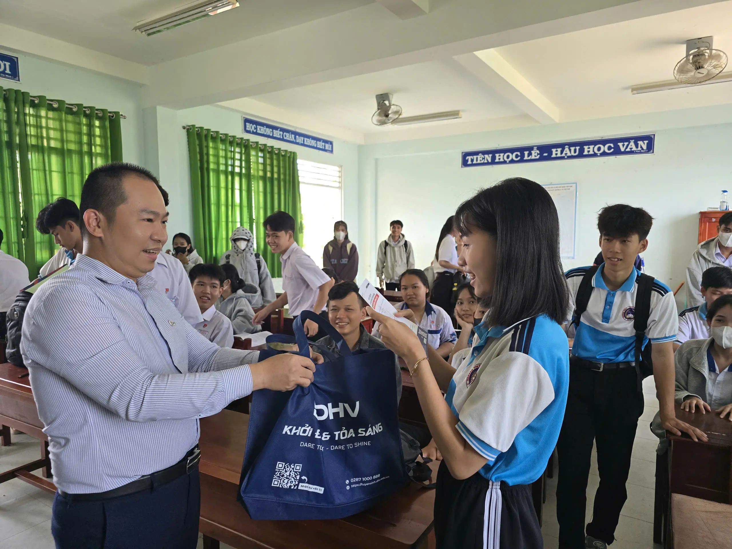 DHV - Trường Đại Học Hùng Vương TPHCM