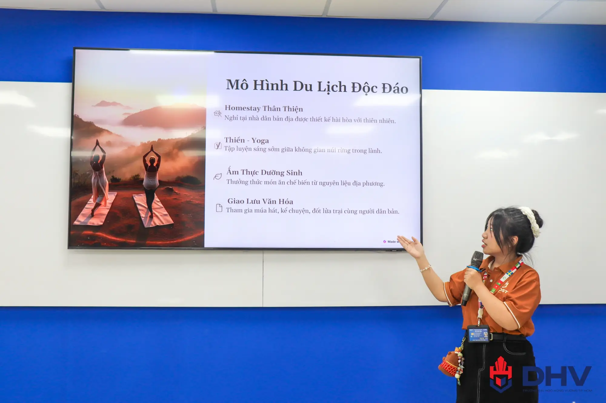 Sinh viên Khoa Du lịch - Nhà hàng - Khách sạn cùng các ý tưởng khởi nghiệp tham gia dự thi