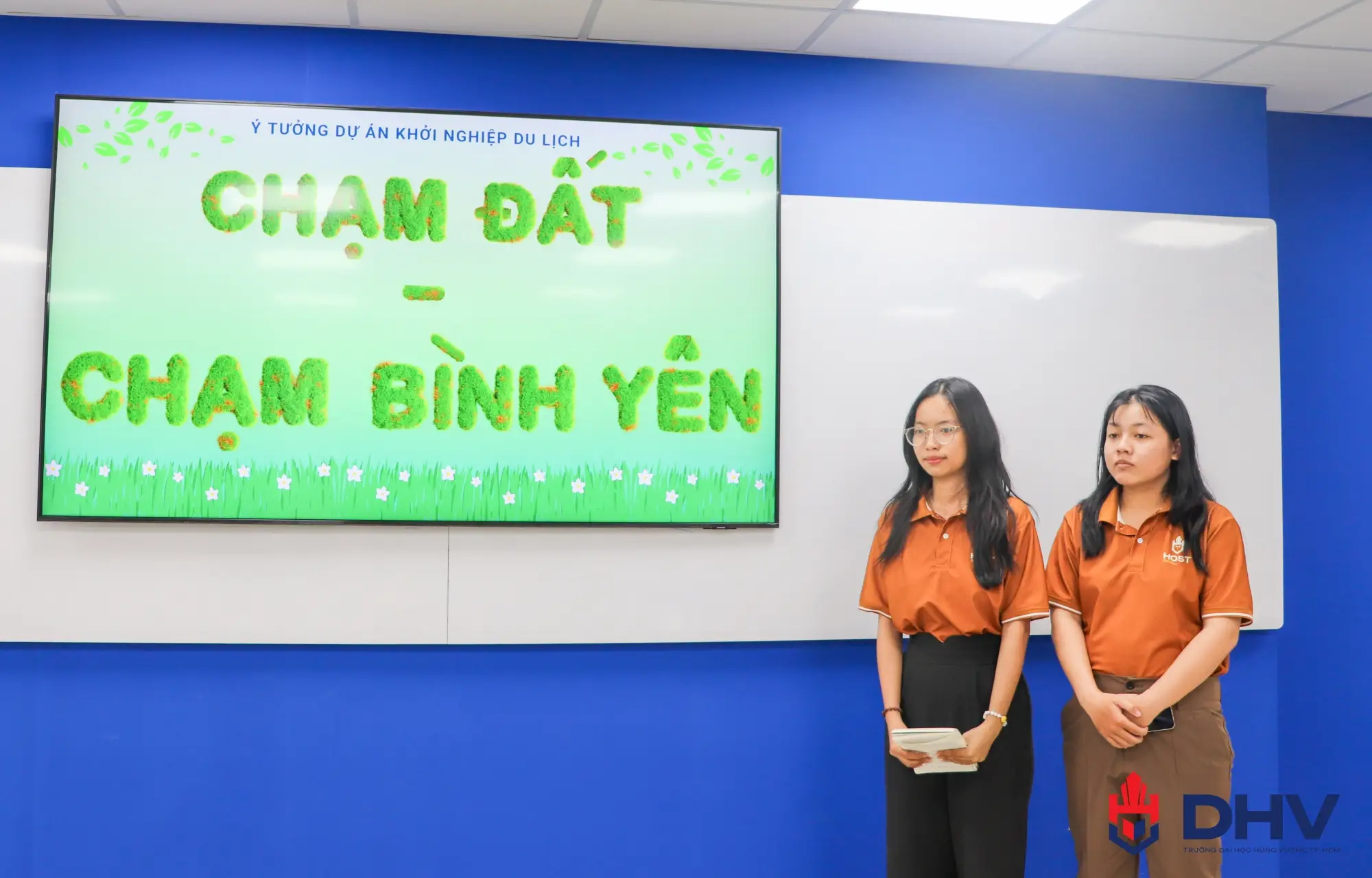 Sinh viên Khoa Du lịch - Nhà hàng - Khách sạn cùng các ý tưởng khởi nghiệp tham gia dự thi