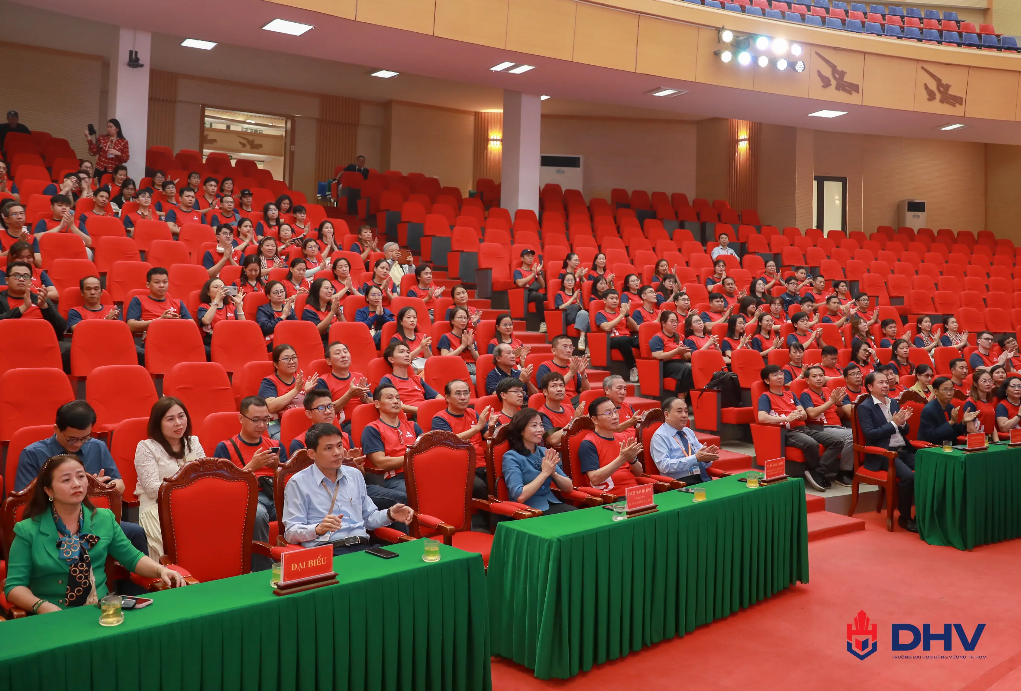 Không khí buổi gặp gỡ và làm việc giữa Trường Đại học Hùng Vương TP.HCM và Trường Đại học Hùng Vương Phú Thọ.