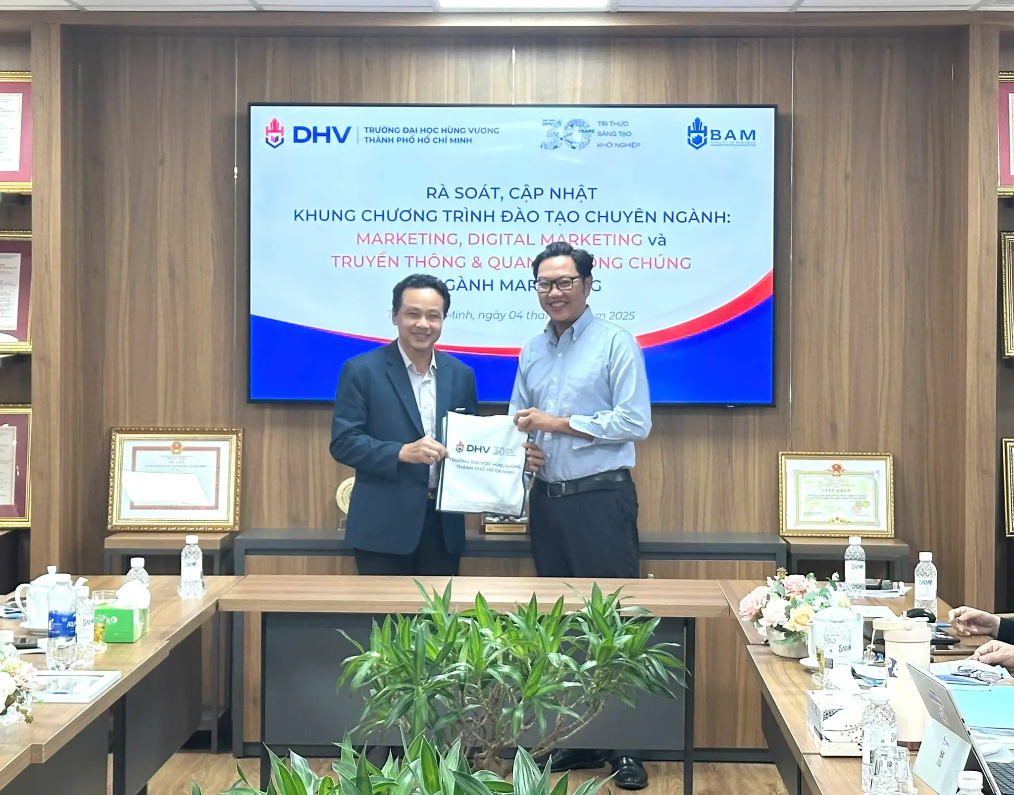 DHV - Trường Đại Học Hùng Vương TPHCM