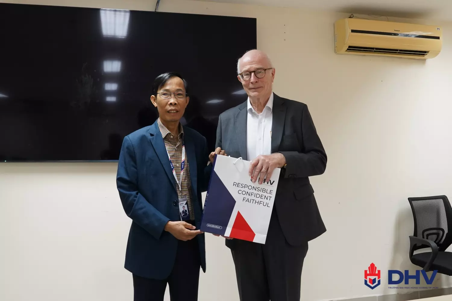 DHV - Trường Đại Học Hùng Vương TPHCM