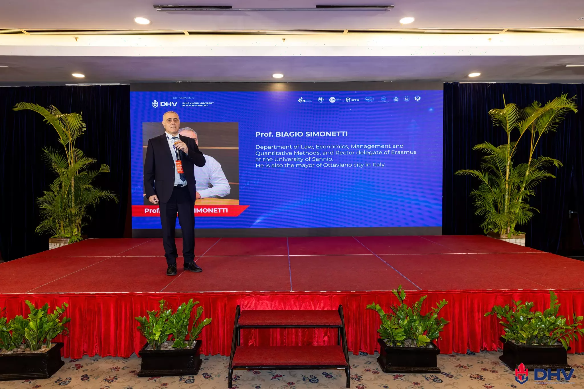 DHV - Trường Đại Học Hùng Vương TPHCM
