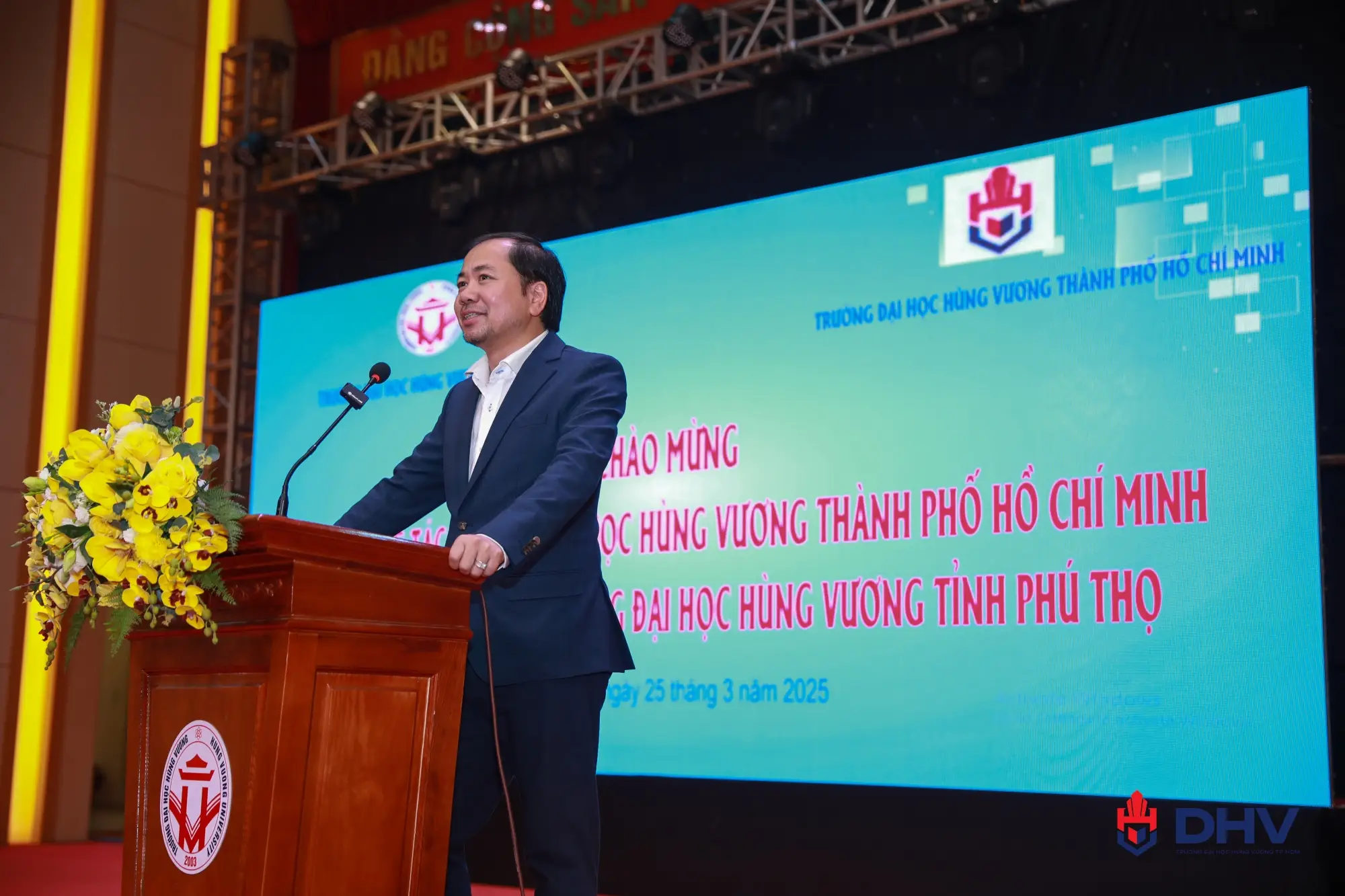 TS. Trần Việt Anh - Phó Chủ tịch thường trực Hội đồng trường - Phó Hiệu trưởng Phụ trách Trường Đại học Hùng Vương TP.HCM phát biểu tại chương trình.