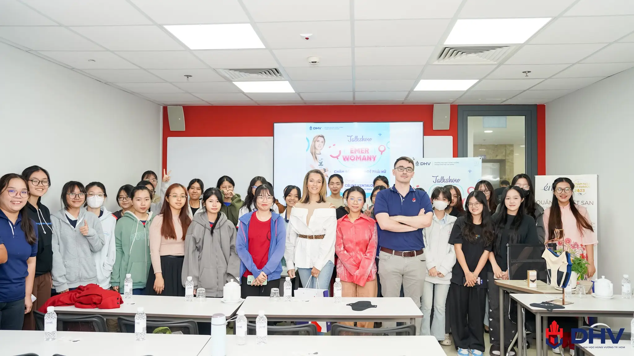 The talkshow not only provided valuable insights, but ÉMER - WOMANY TALKSHOW also served as a platform for female students at DHV to find motivation, gain more confidence in taking care of themselves, and be bold in pursuing their passions.