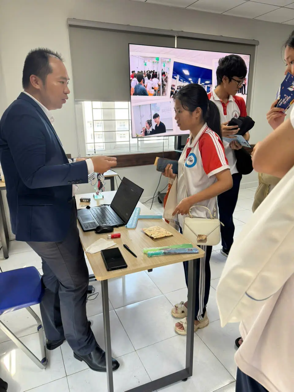 DHV - Trường Đại Học Hùng Vương TPHCM