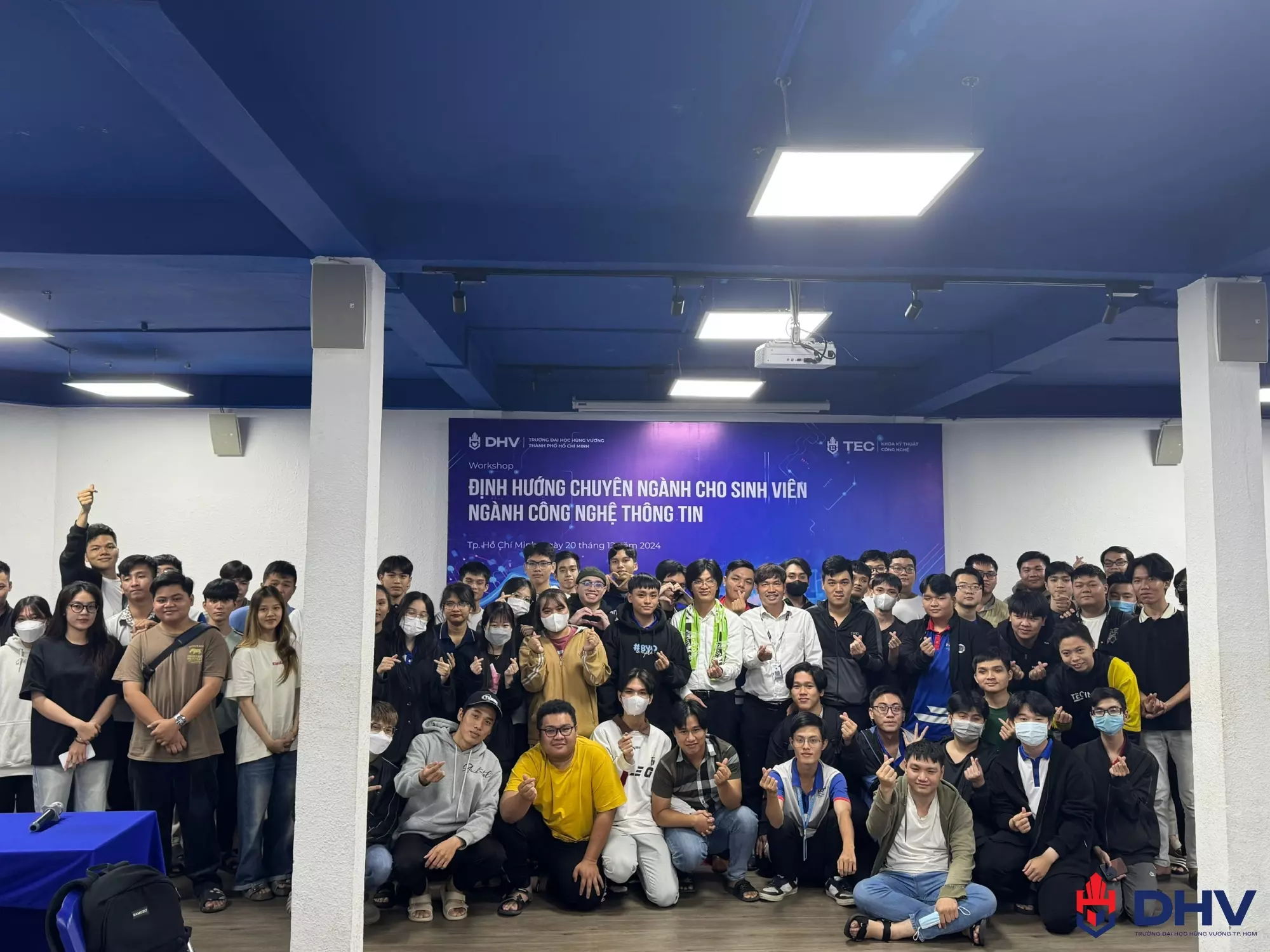 Tất cả thành viên tham gia buổi worshop cùng nhau chụp ảnh lưu niệm.
