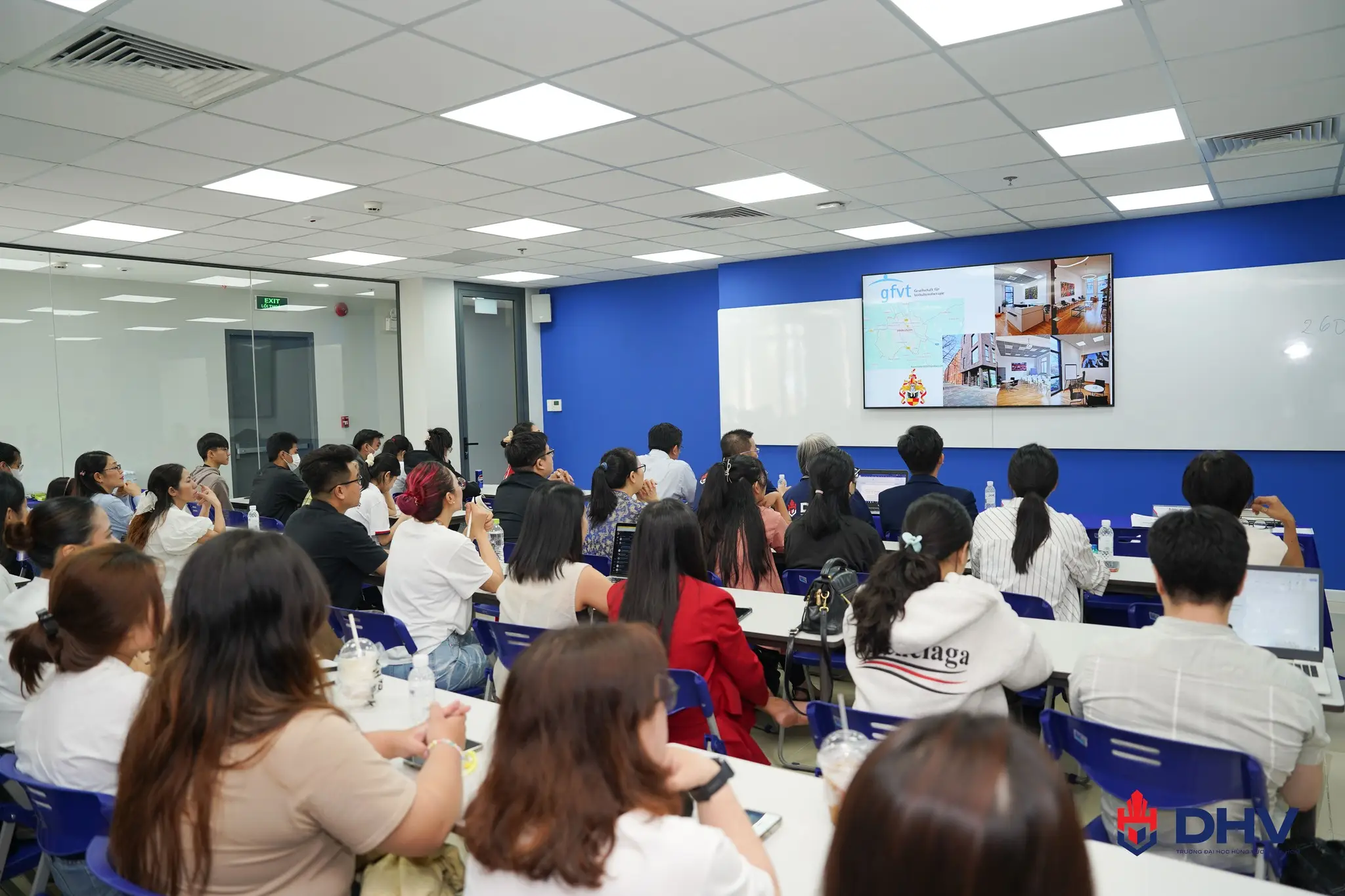 Sự tham gia nhiệt tình của Thầy, Cô và sinh viên DHV