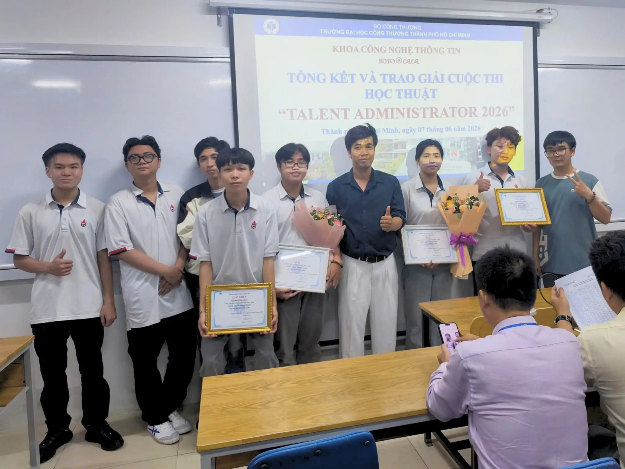 DHV - Trường Đại Học Hùng Vương TPHCM