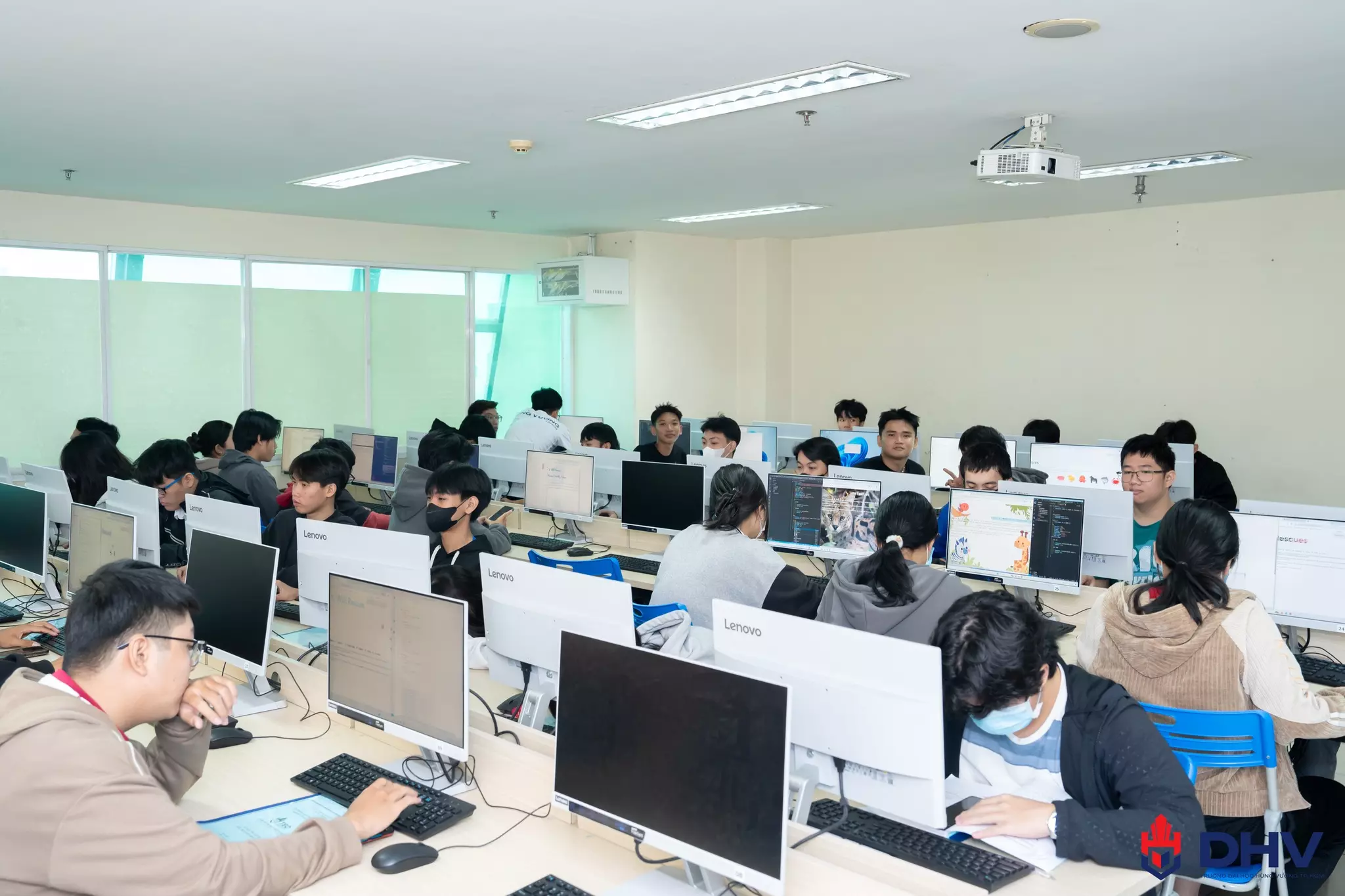 Môi trường học tập năng động, đổi mới sáng tạo và kích thích tinh thần khởi nghiệp tại Trường Đại học Hùng Vương TP.HCM