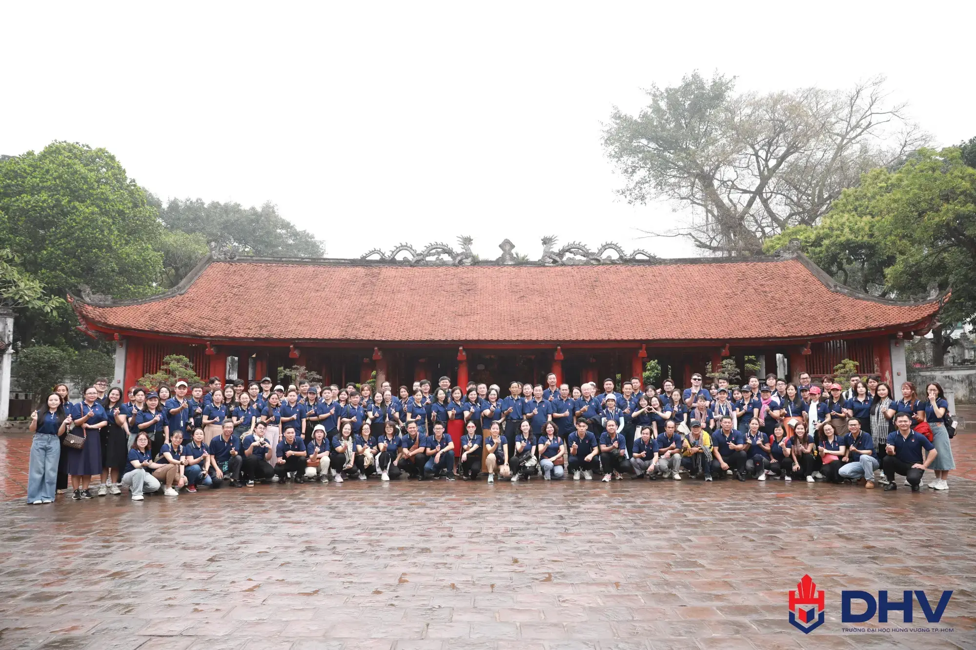 In the solemn setting of Vietnam’s first university, the DHV community came together to capture a meaningful moment, honoring and continuing the age-old tradition of learning passed down by their ancestors.
