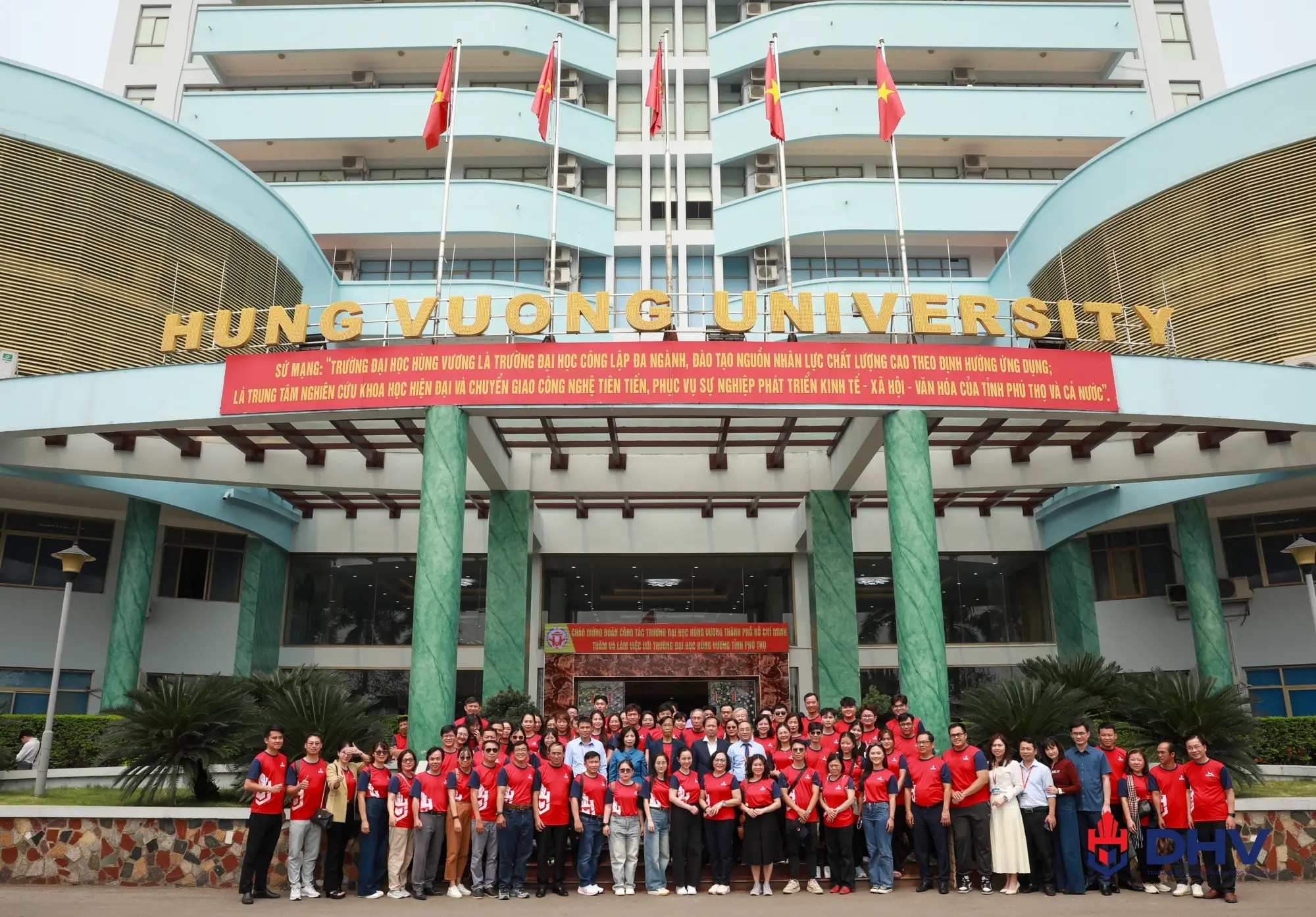 Buổi làm việc đã diễn ra trong không khí thân tình, cởi mở và thành công tốt đẹp.