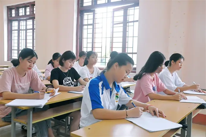DHV - Trường Đại Học Hùng Vương TPHCM