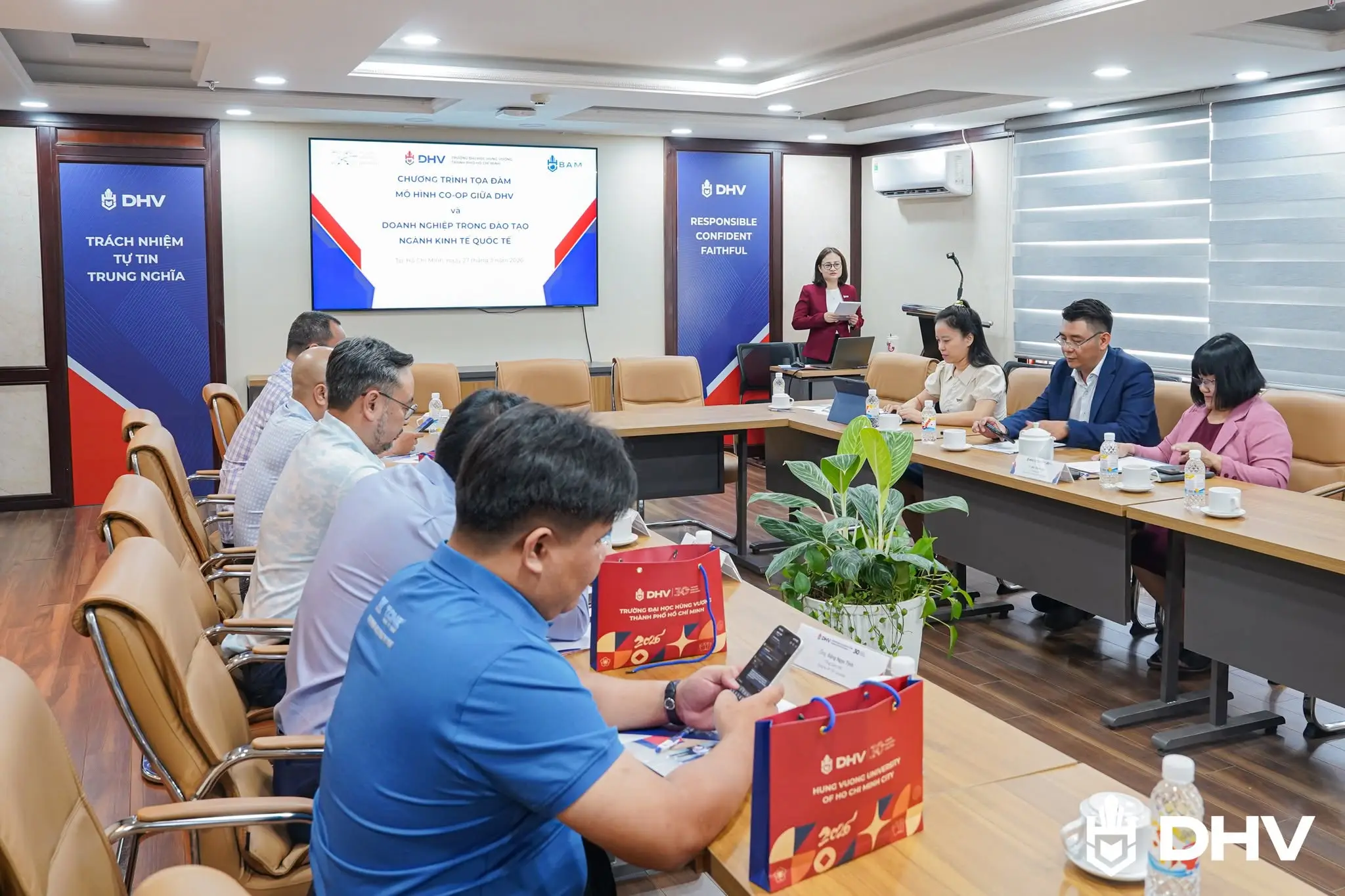 DHV - Trường Đại Học Hùng Vương TPHCM