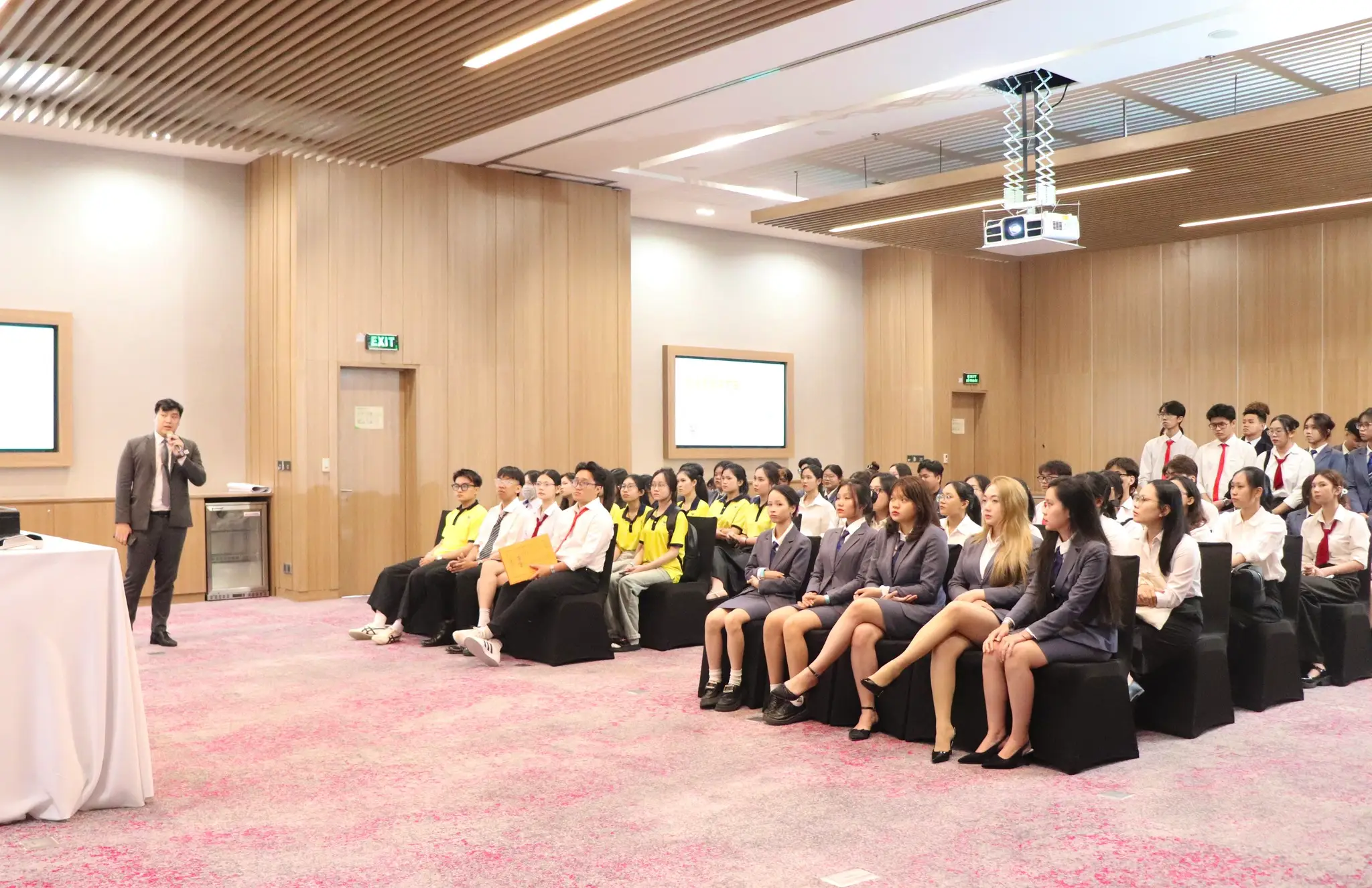 DHV - Trường Đại Học Hùng Vương TPHCM