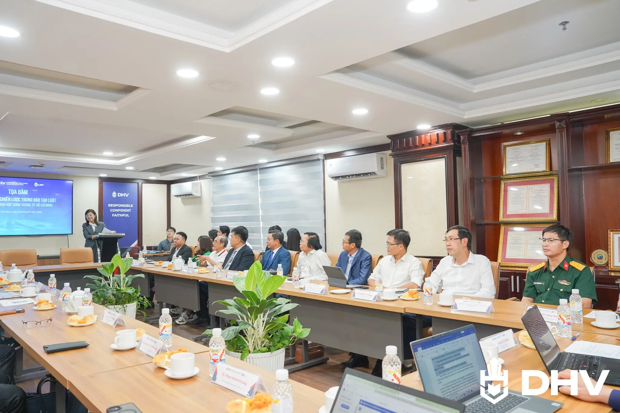 DHV - Trường Đại Học Hùng Vương TPHCM