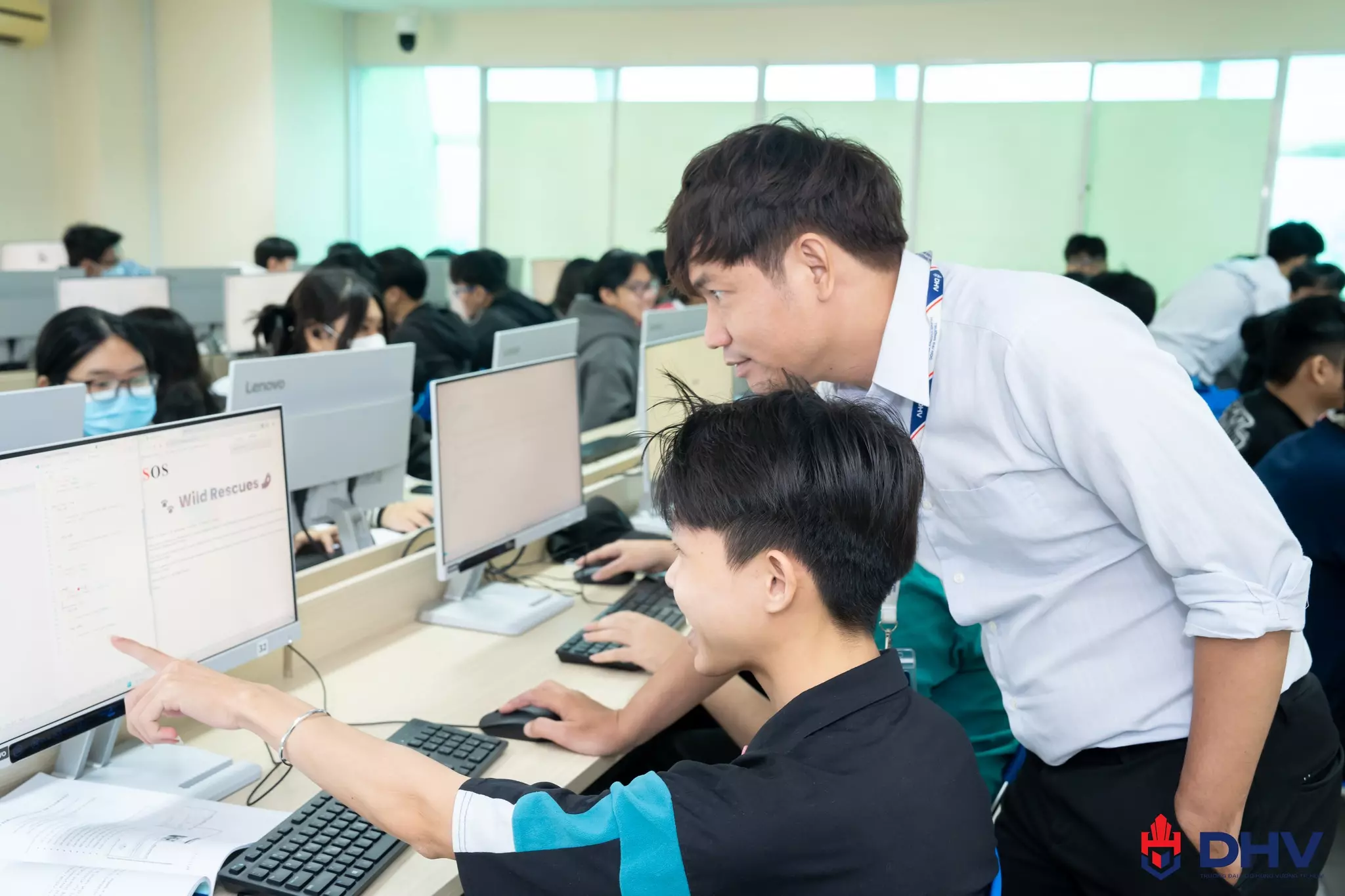 Trường Đại học Hùng Vương TP.HCM - DHV chủ trương mời các Phó Giáo sư, Tiến sĩ từ các trường đại học hàng đầu về giảng dạy.