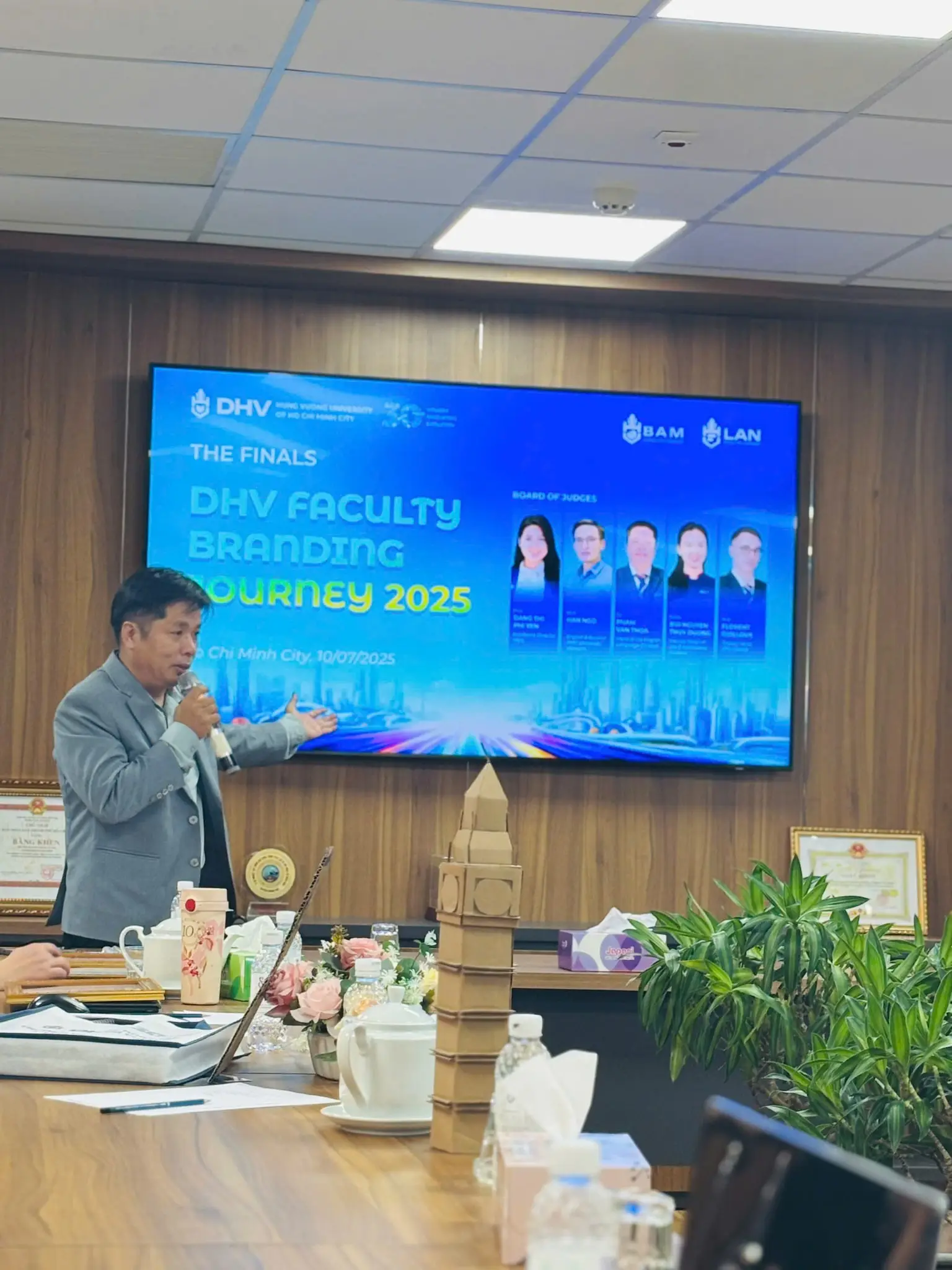 DHV - Trường Đại Học Hùng Vương TPHCM